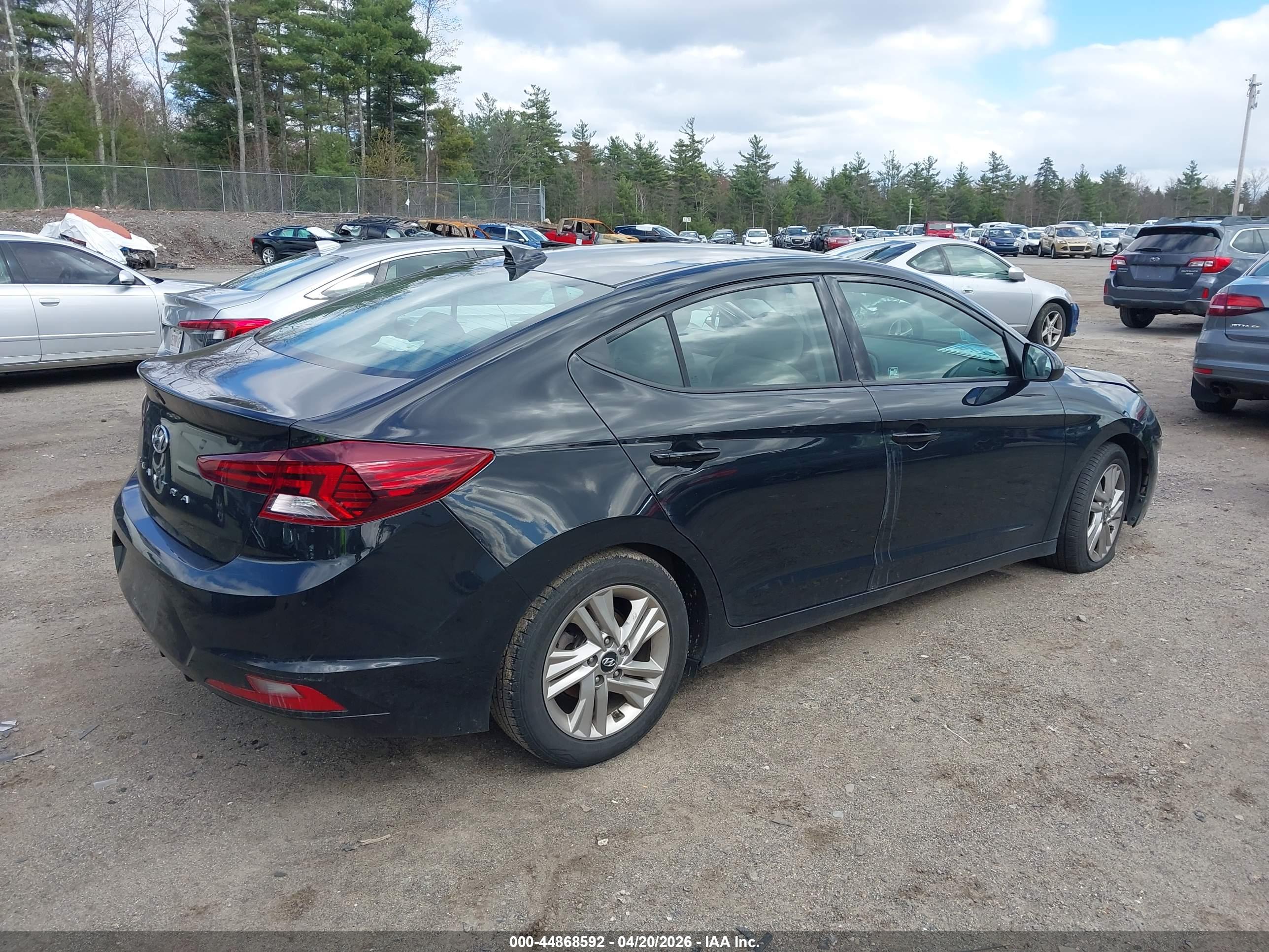HYUNDAI ELANTRA image 4