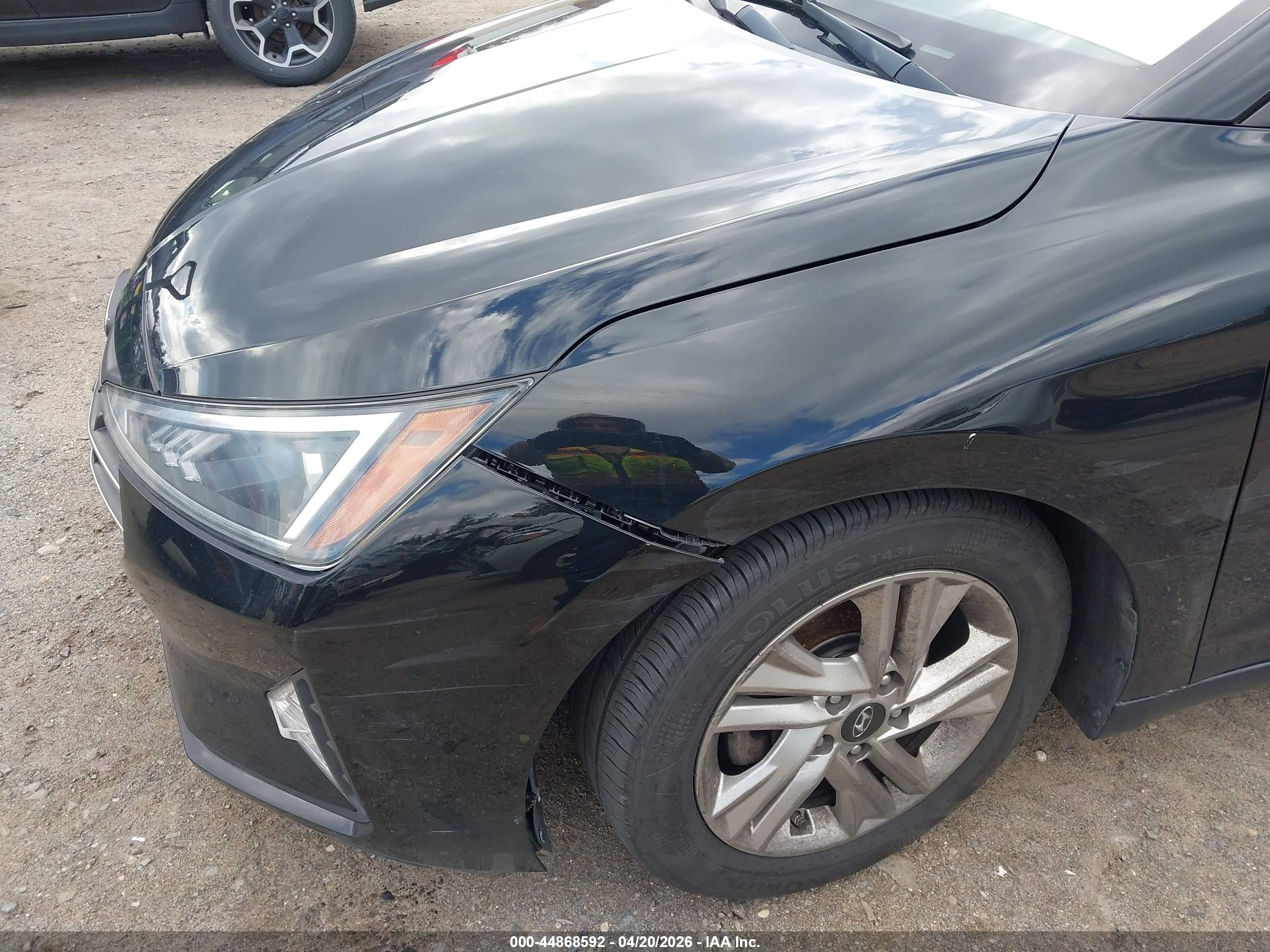 HYUNDAI ELANTRA image 6
