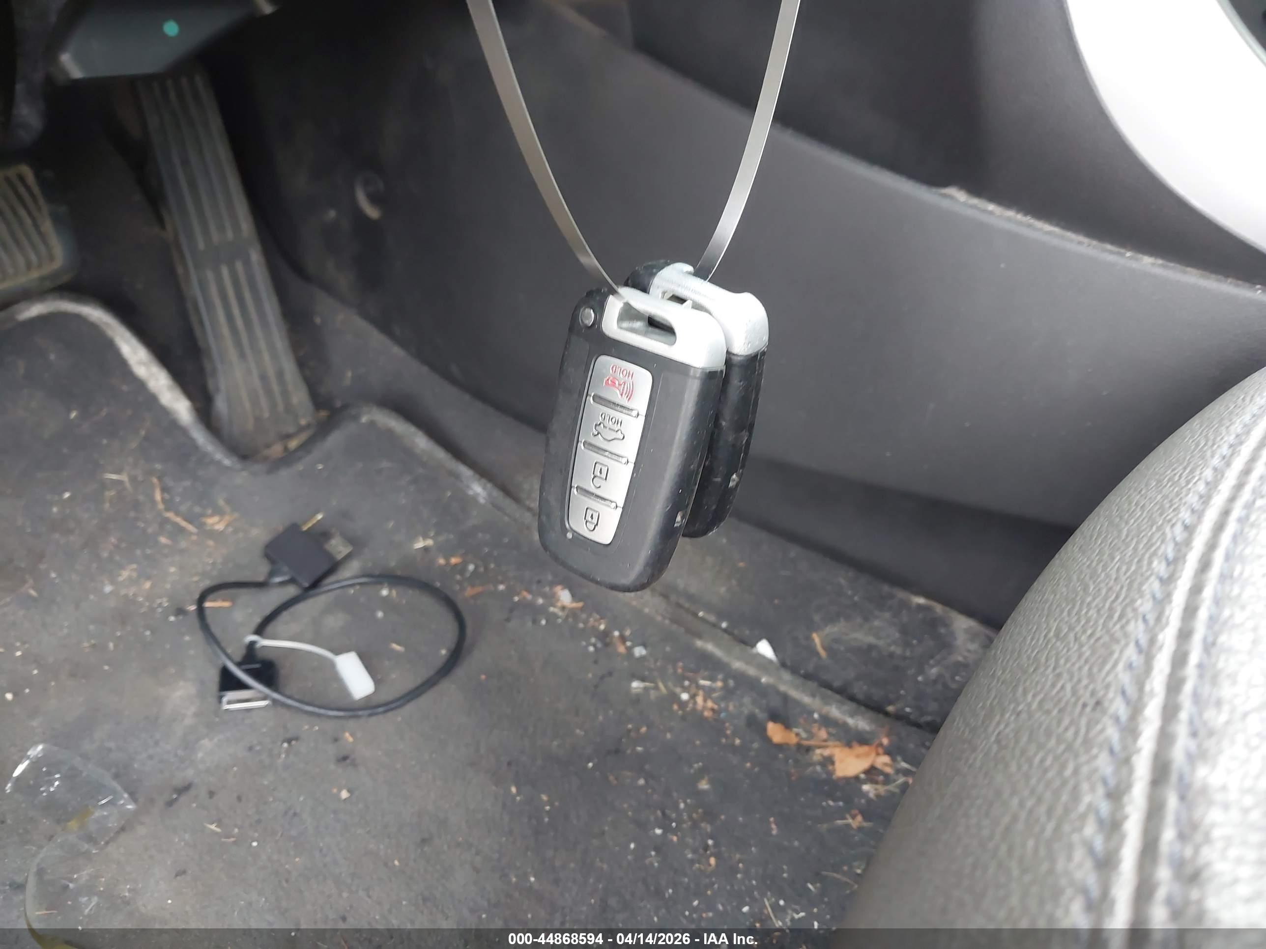 HYUNDAI ELANTRA image 11