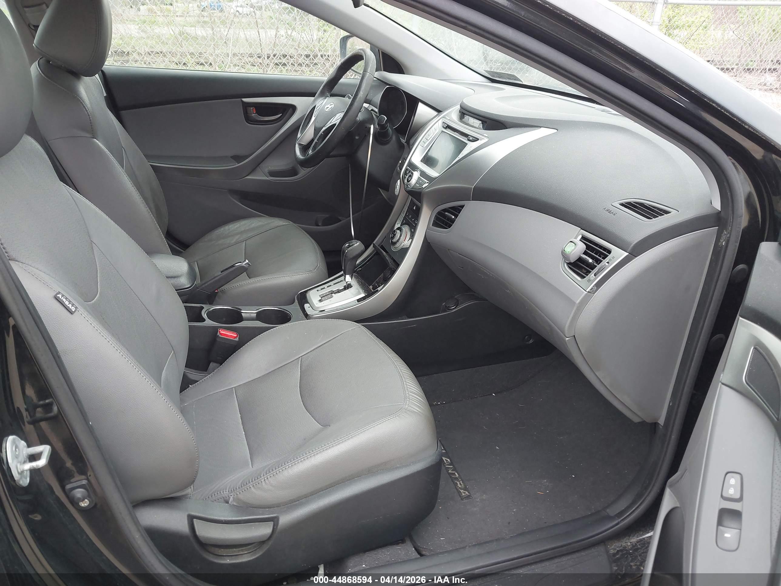 HYUNDAI ELANTRA image 5