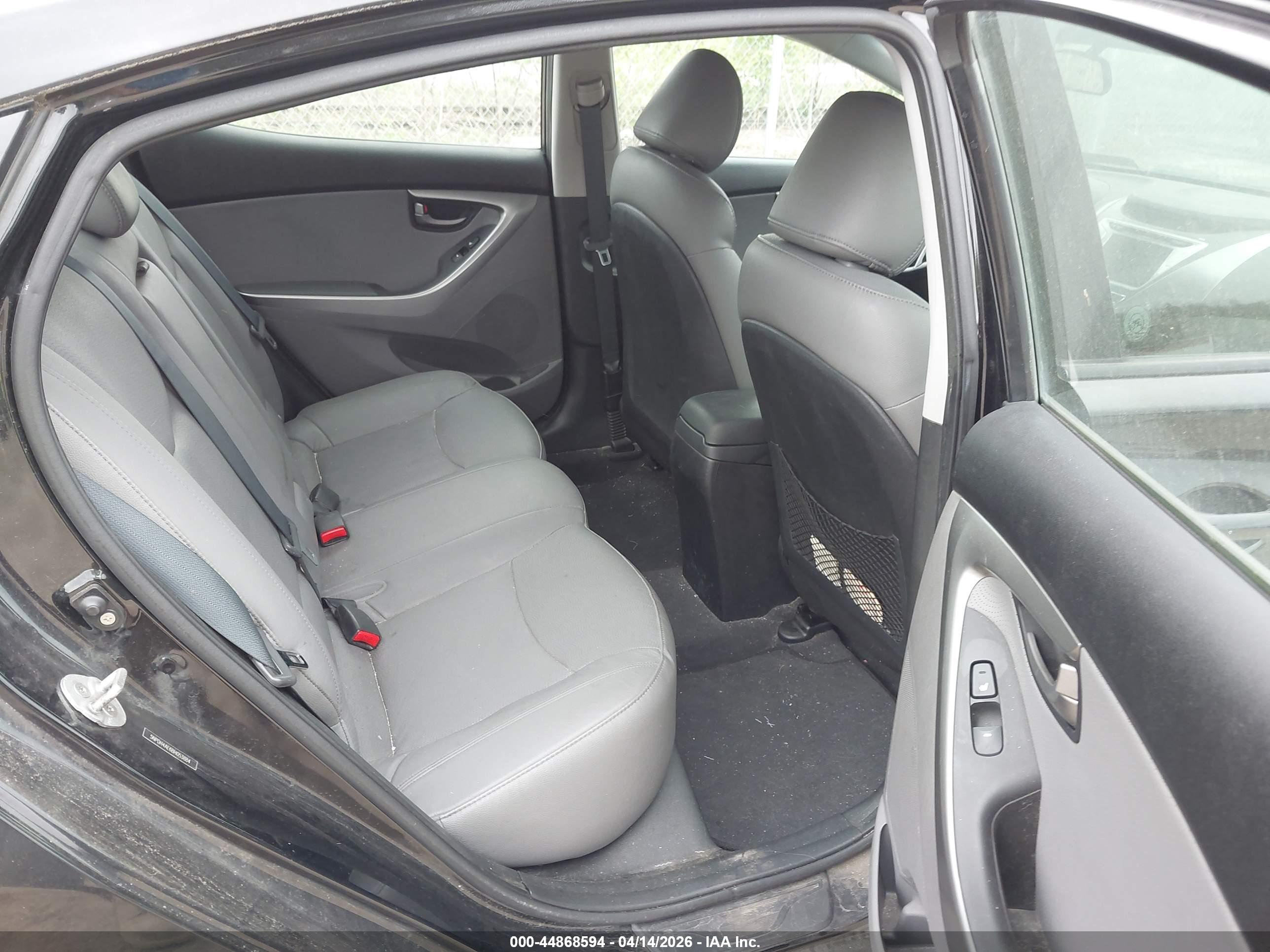 HYUNDAI ELANTRA image 8