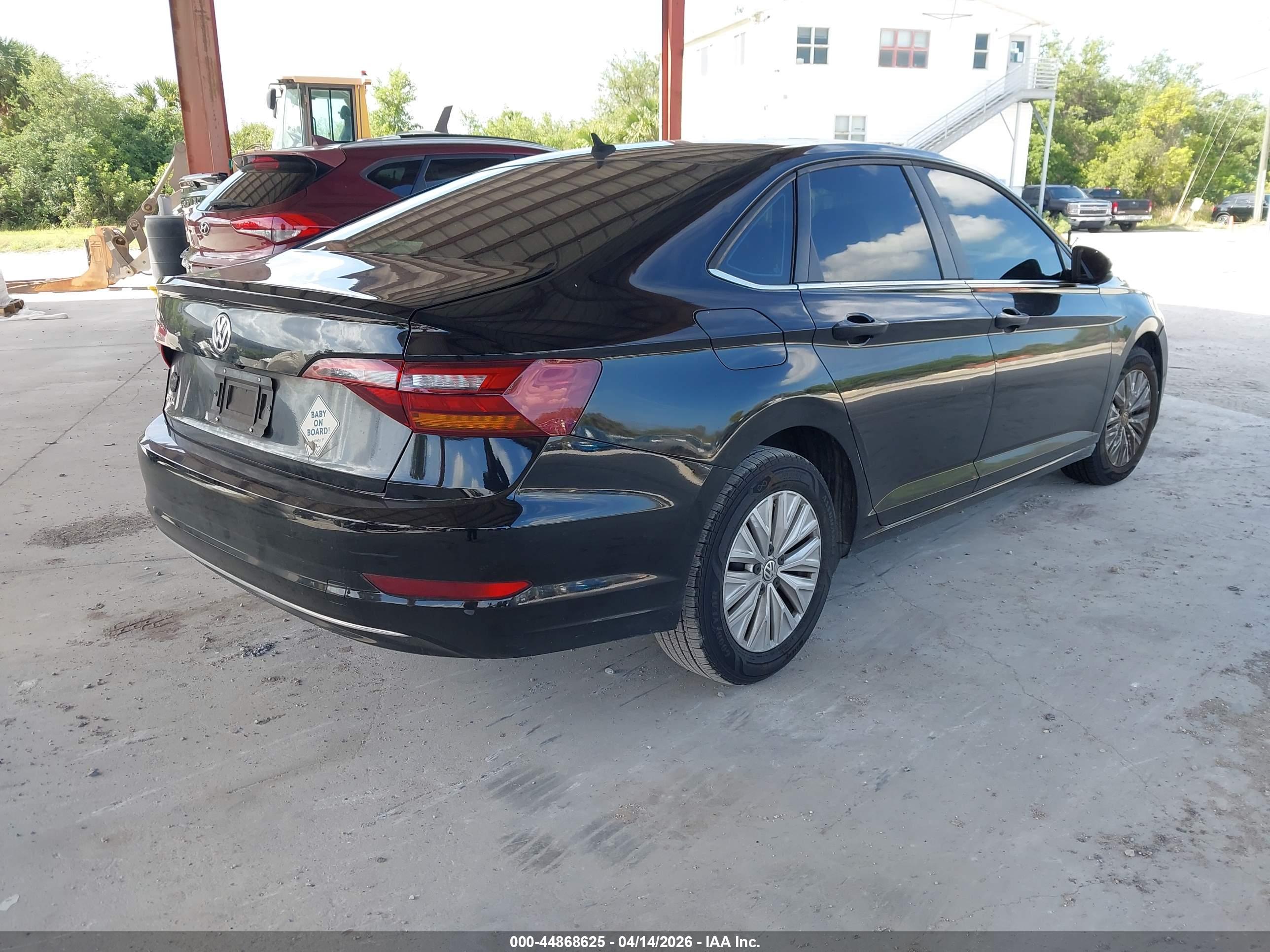 VOLKSWAGEN JETTA image 4