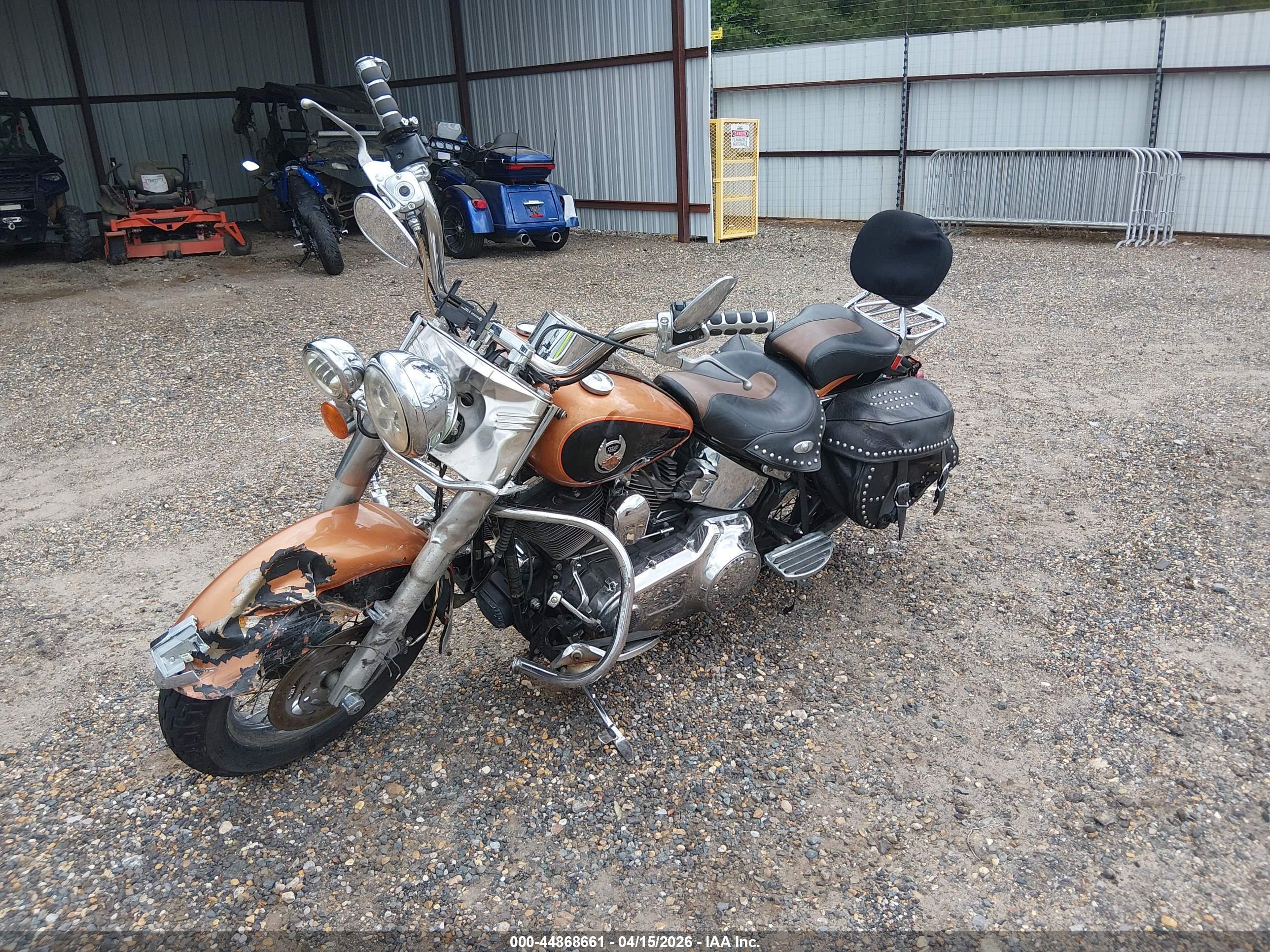 HARLEY-DAVIDSON FLSTC image 2