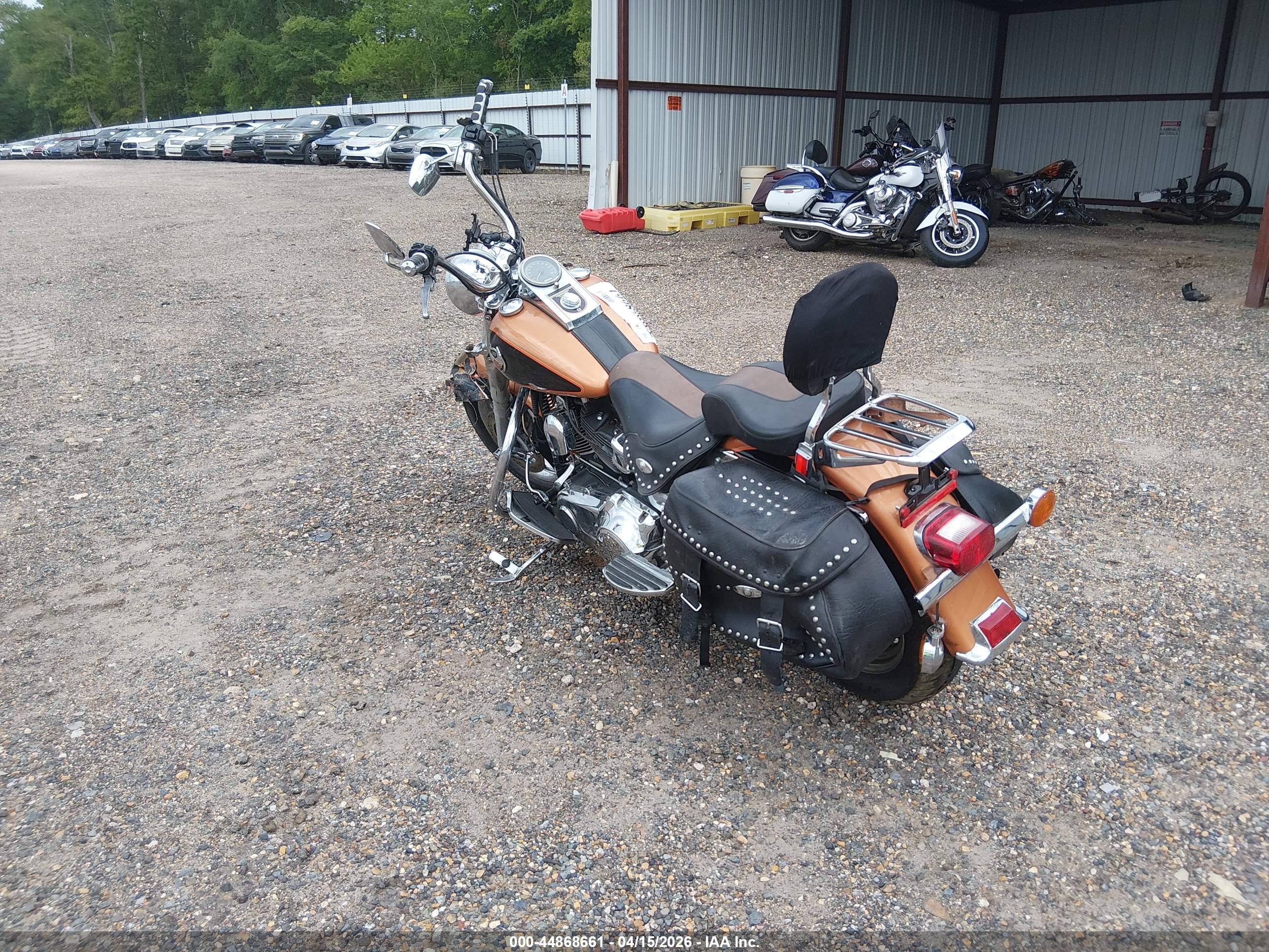 HARLEY-DAVIDSON FLSTC image 3