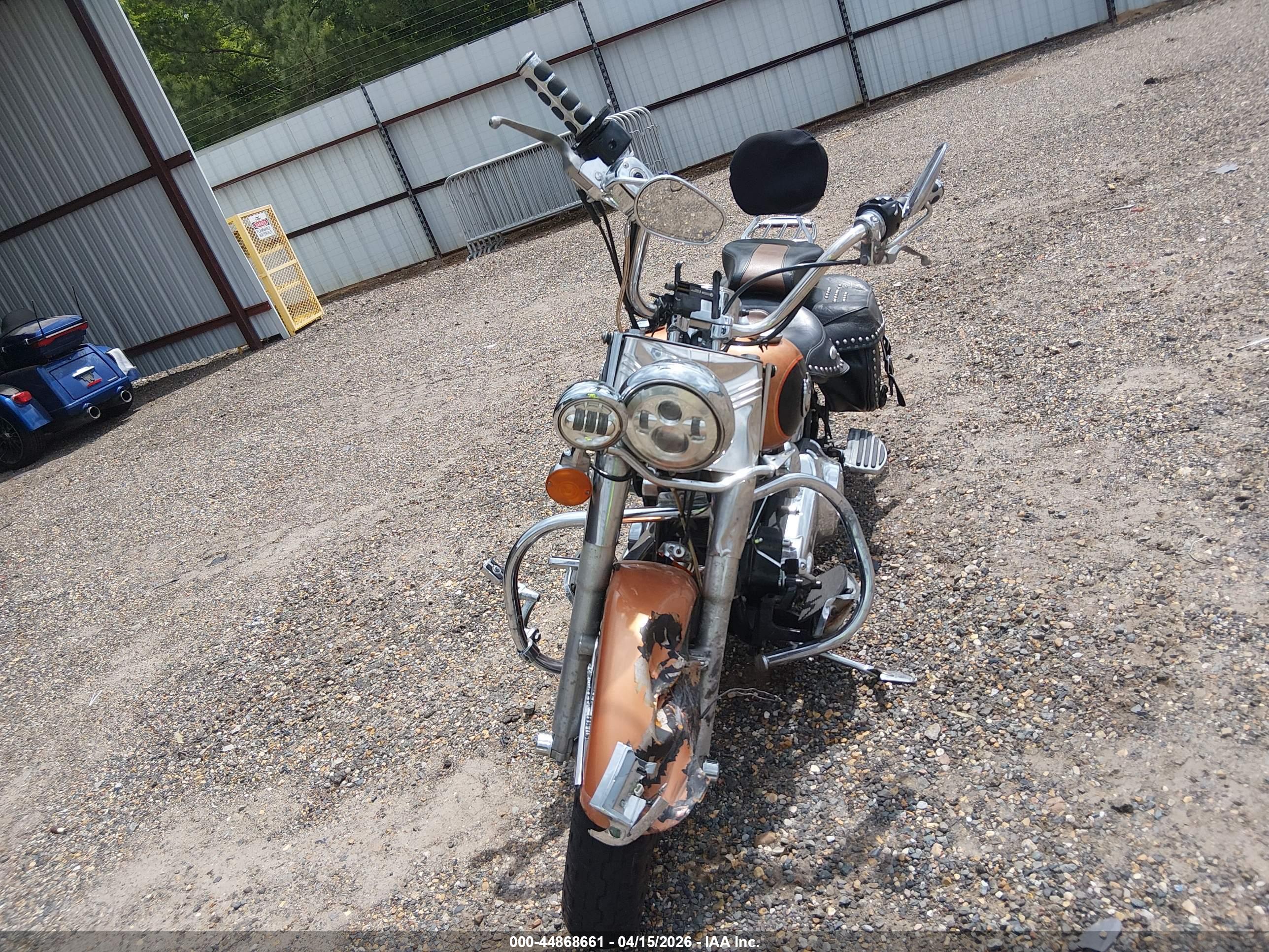 HARLEY-DAVIDSON FLSTC image 5