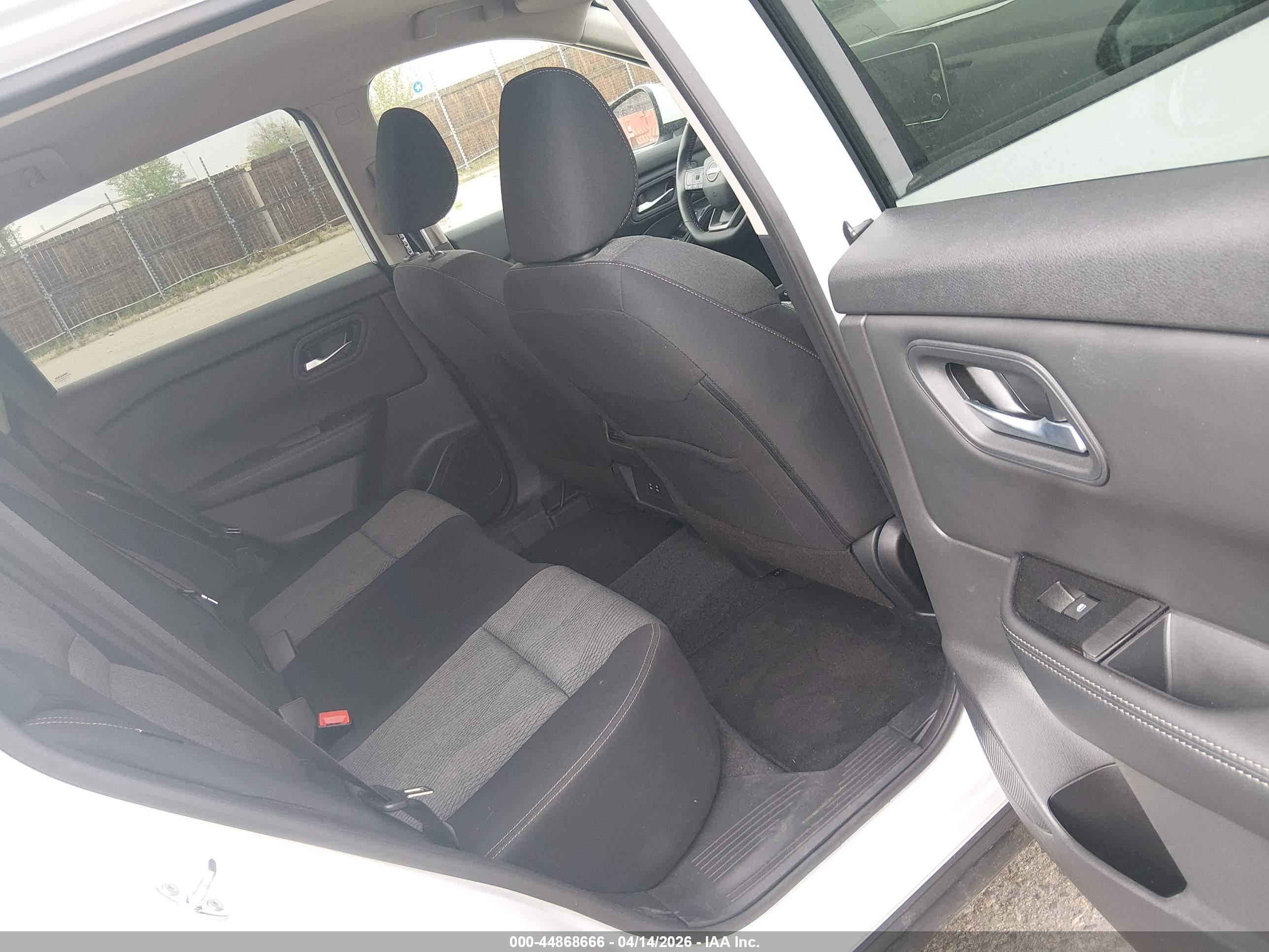NISSAN ROGUE image 8