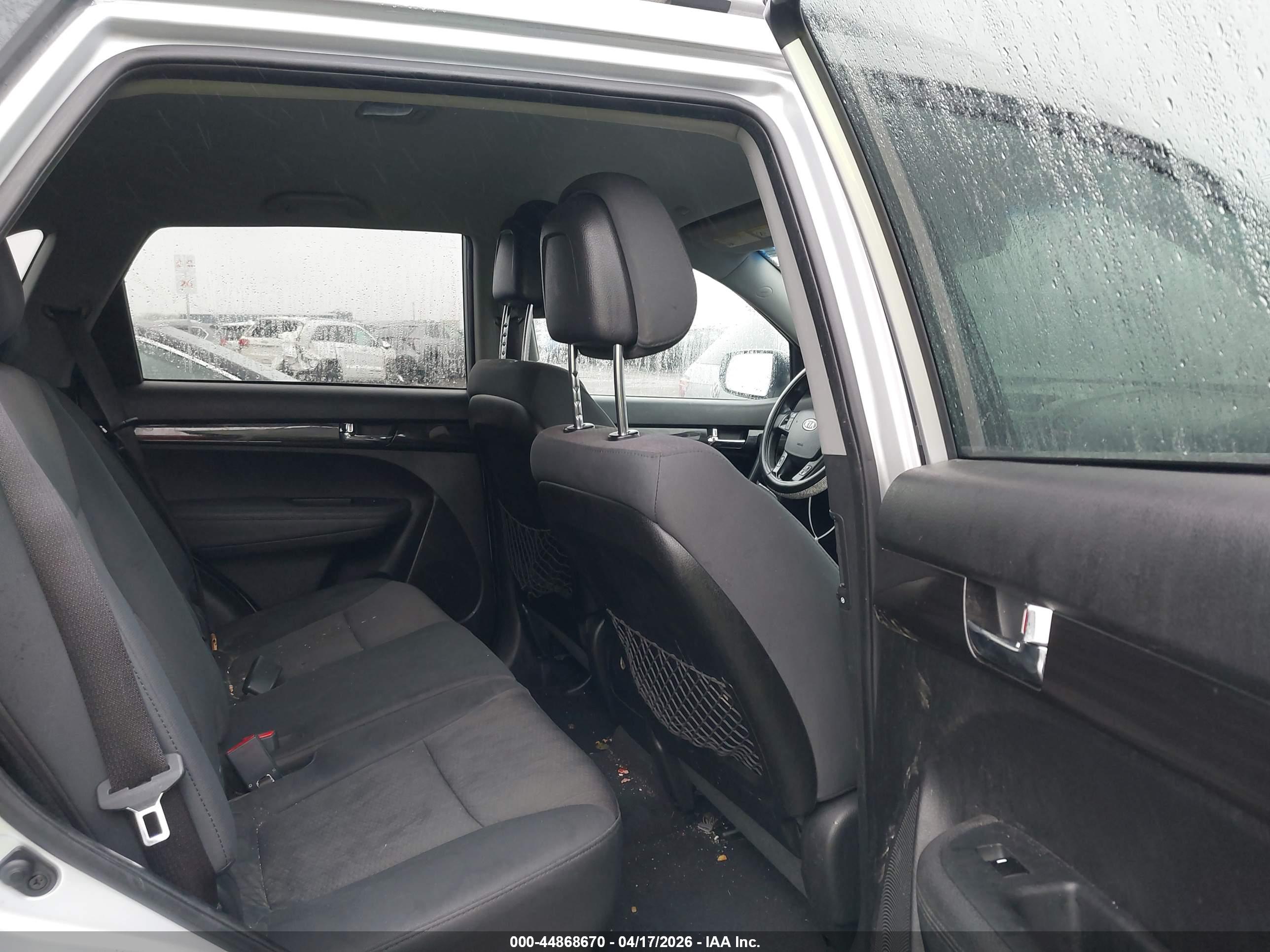 KIA SORENTO image 8