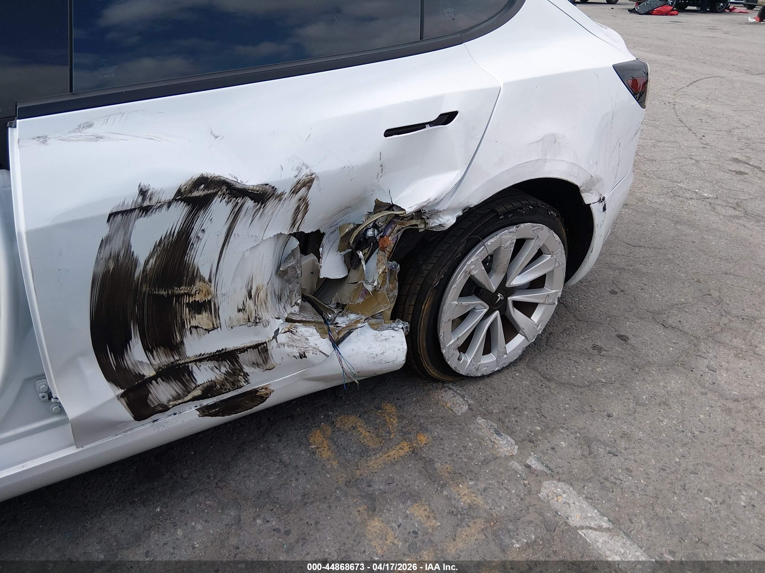 TESLA MODEL image 6