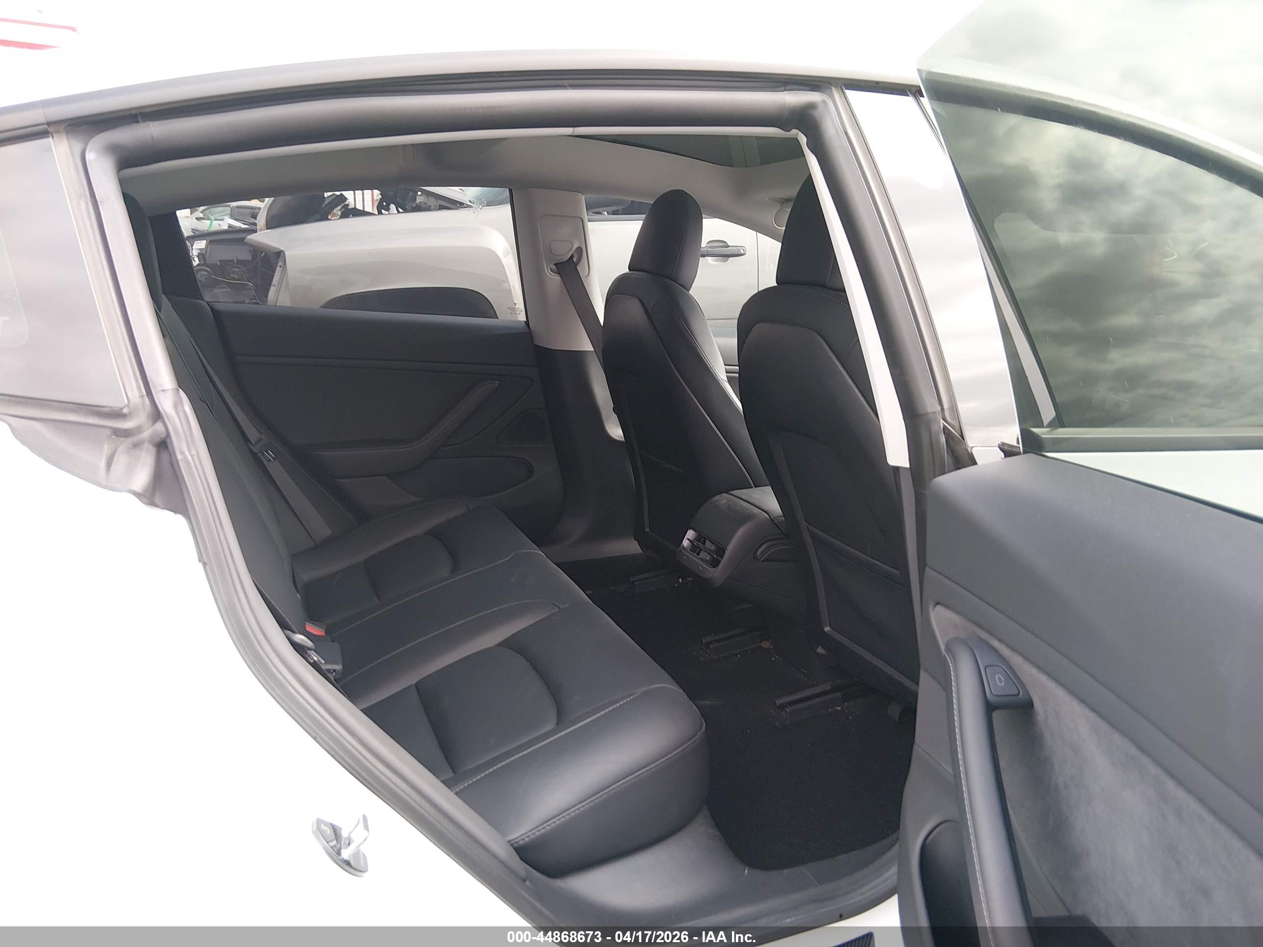 TESLA MODEL image 8