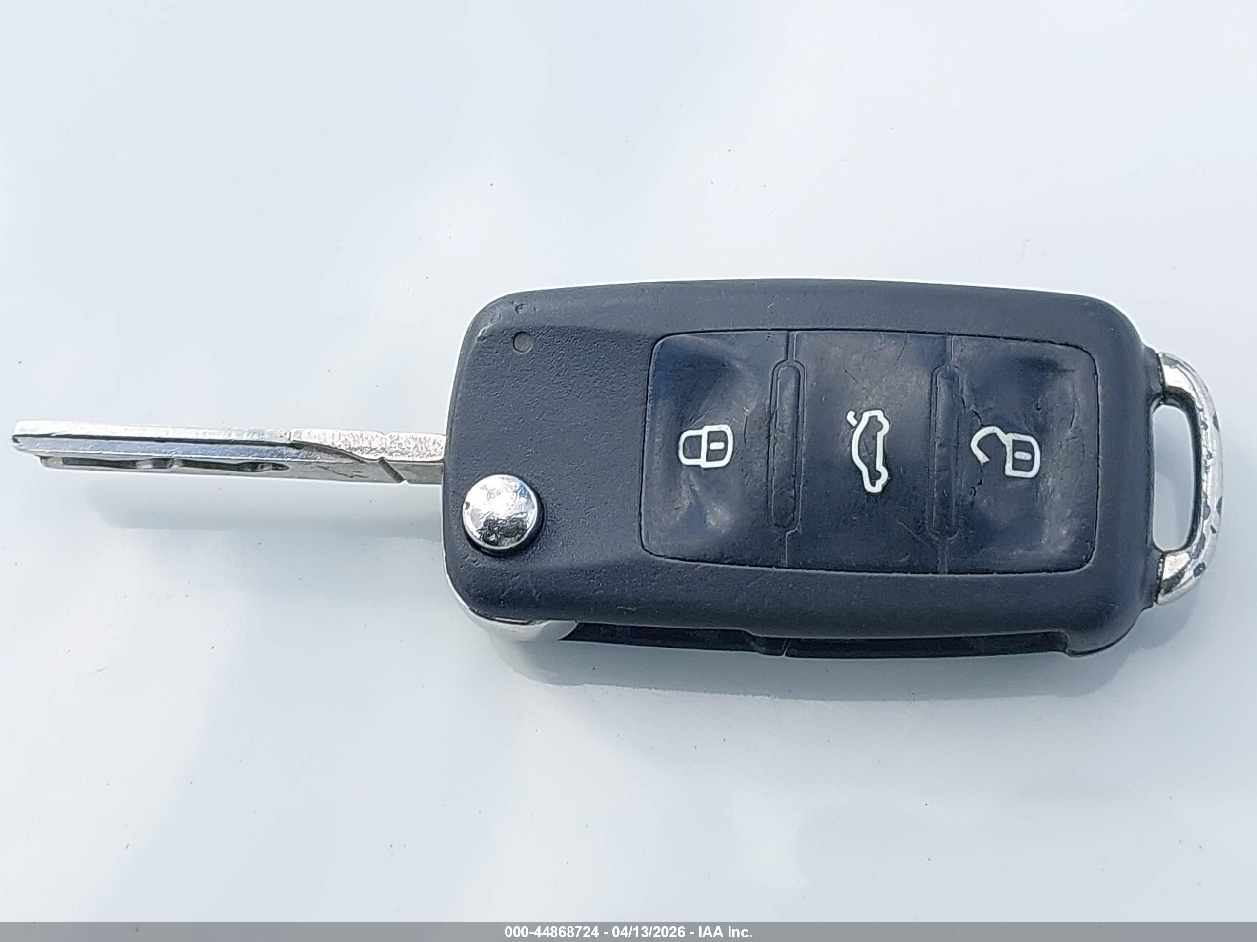 VOLKSWAGEN GTI image 11