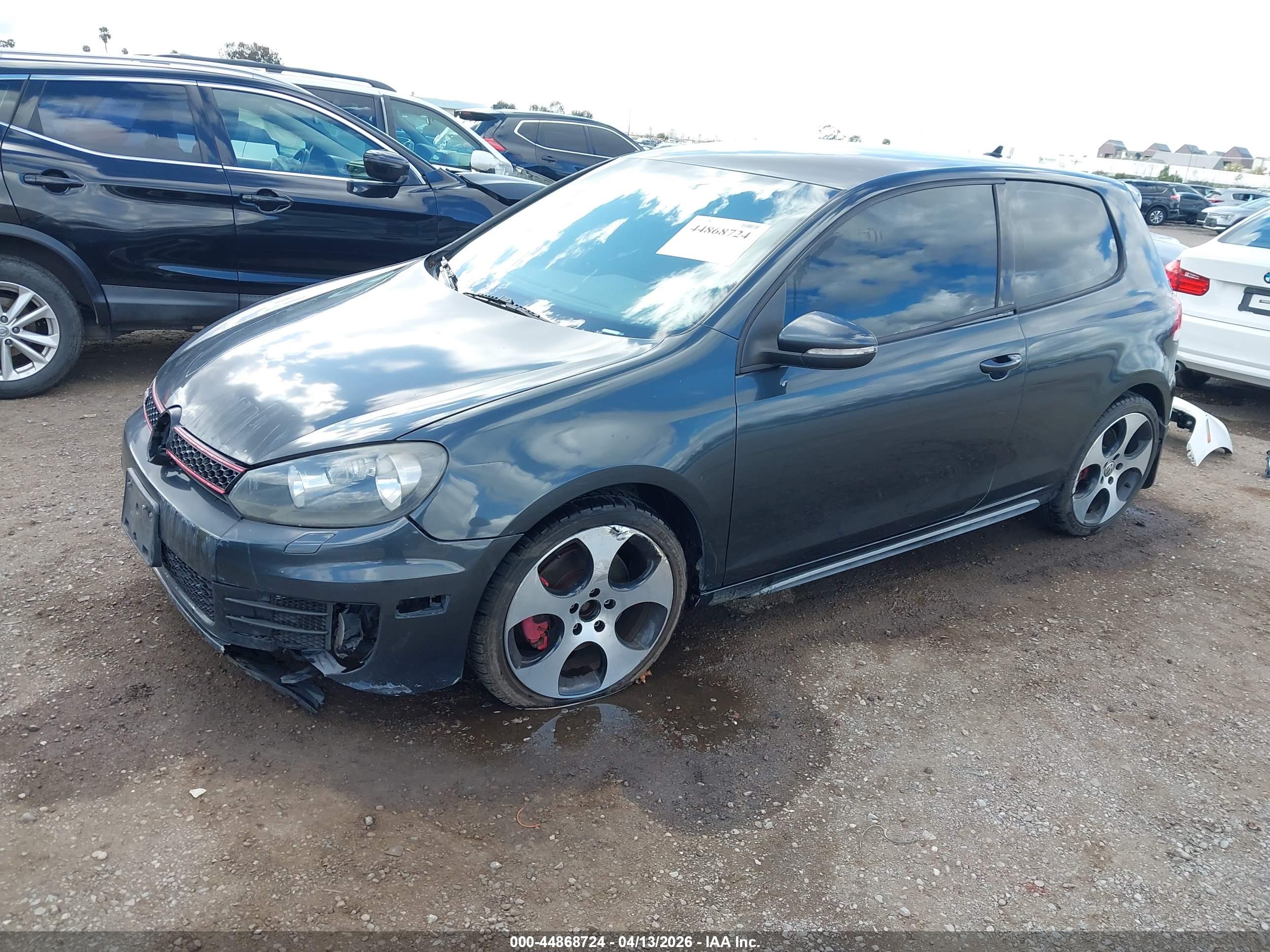 VOLKSWAGEN GTI image 2