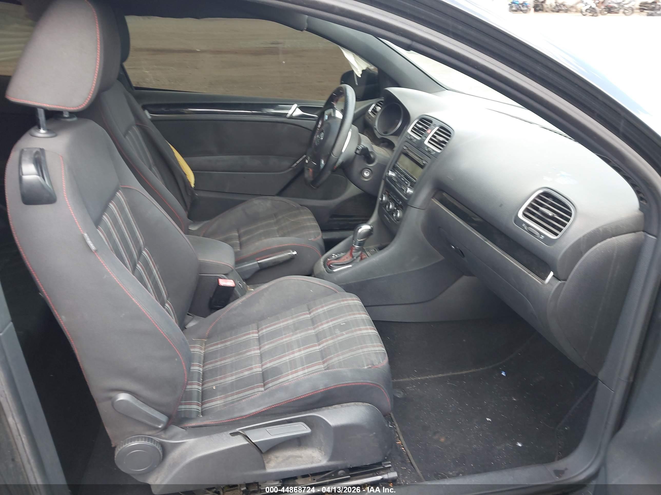VOLKSWAGEN GTI image 5