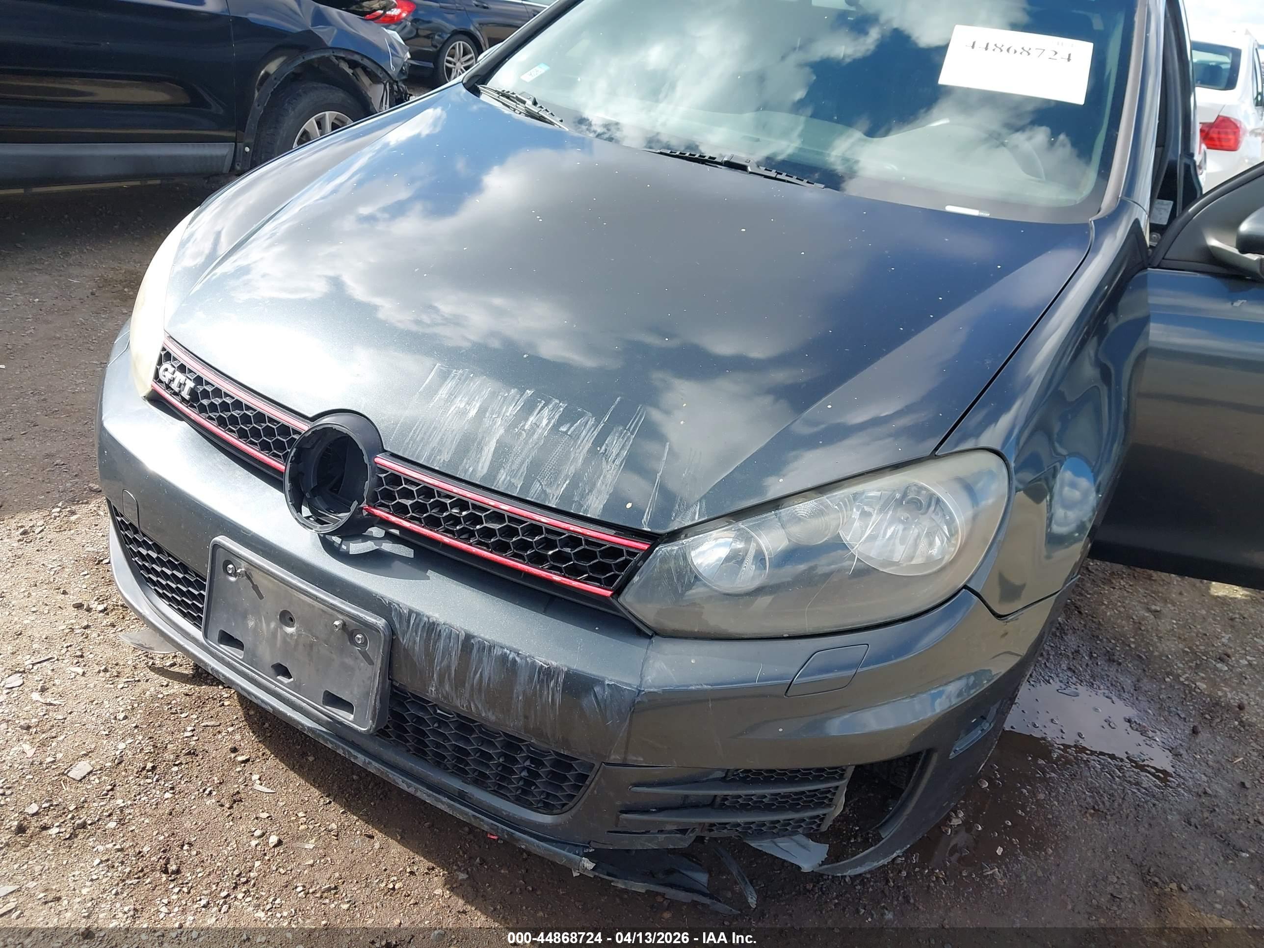 VOLKSWAGEN GTI image 6