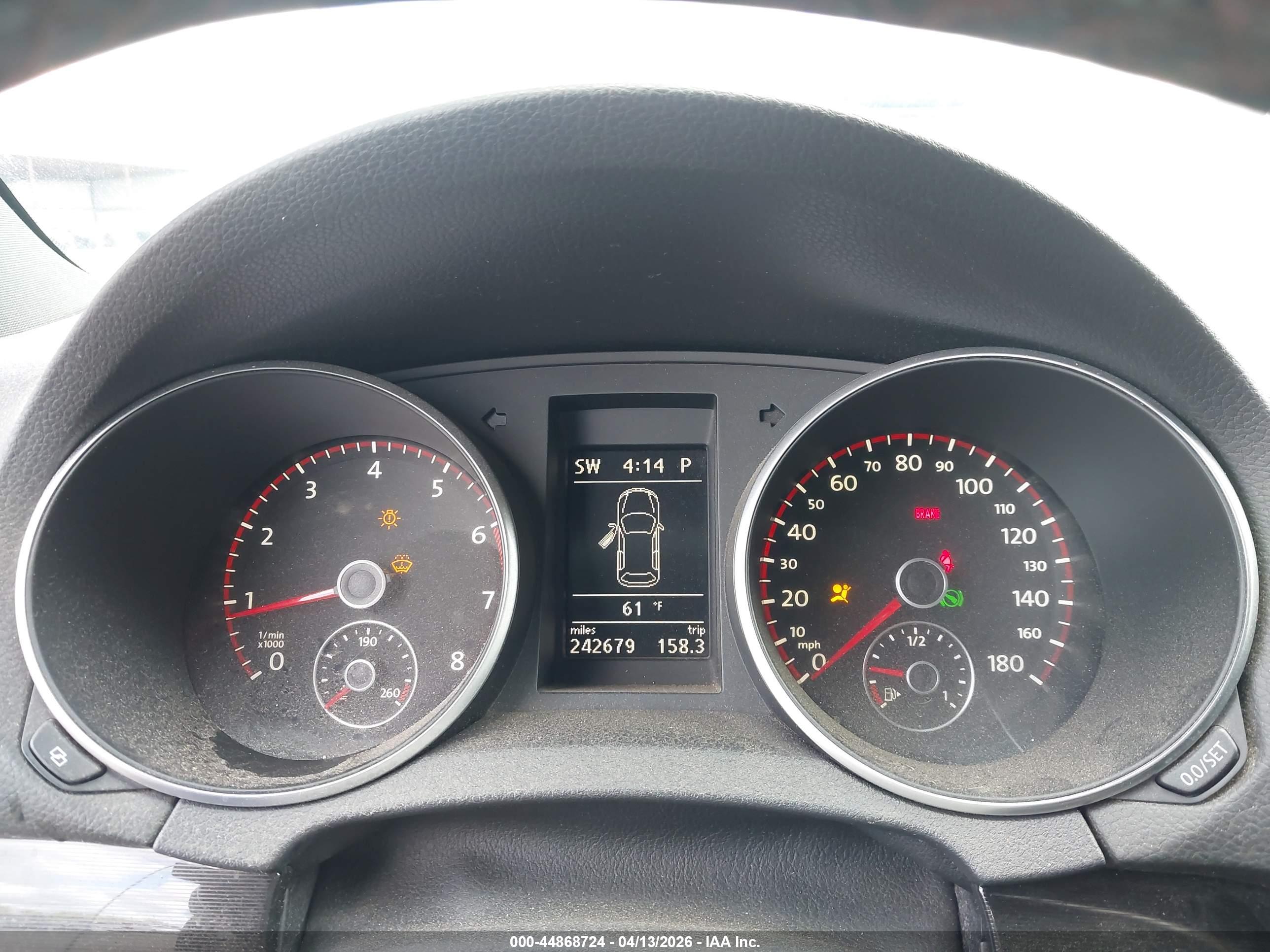 VOLKSWAGEN GTI image 7