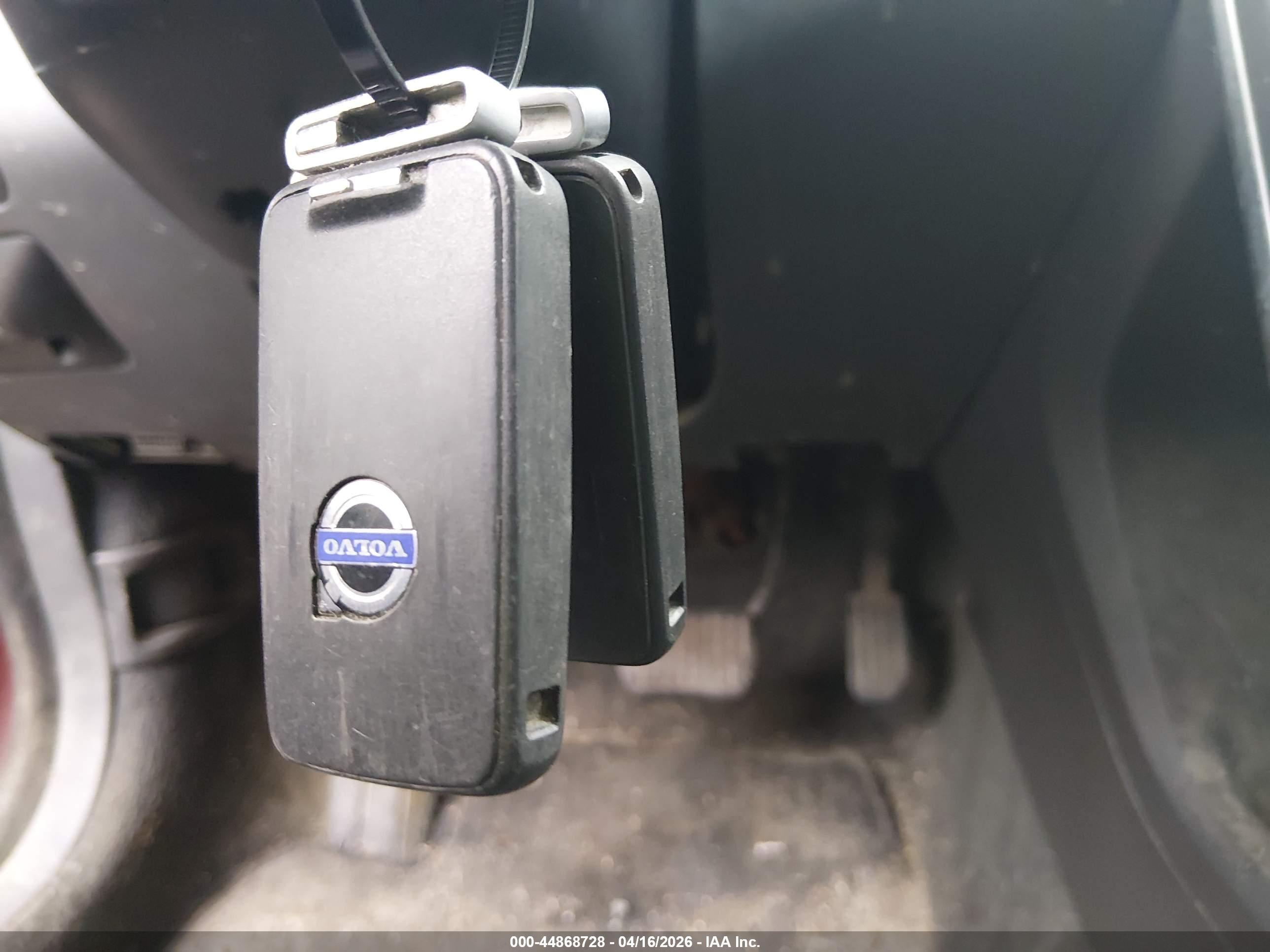 VOLVO XC70 image 11