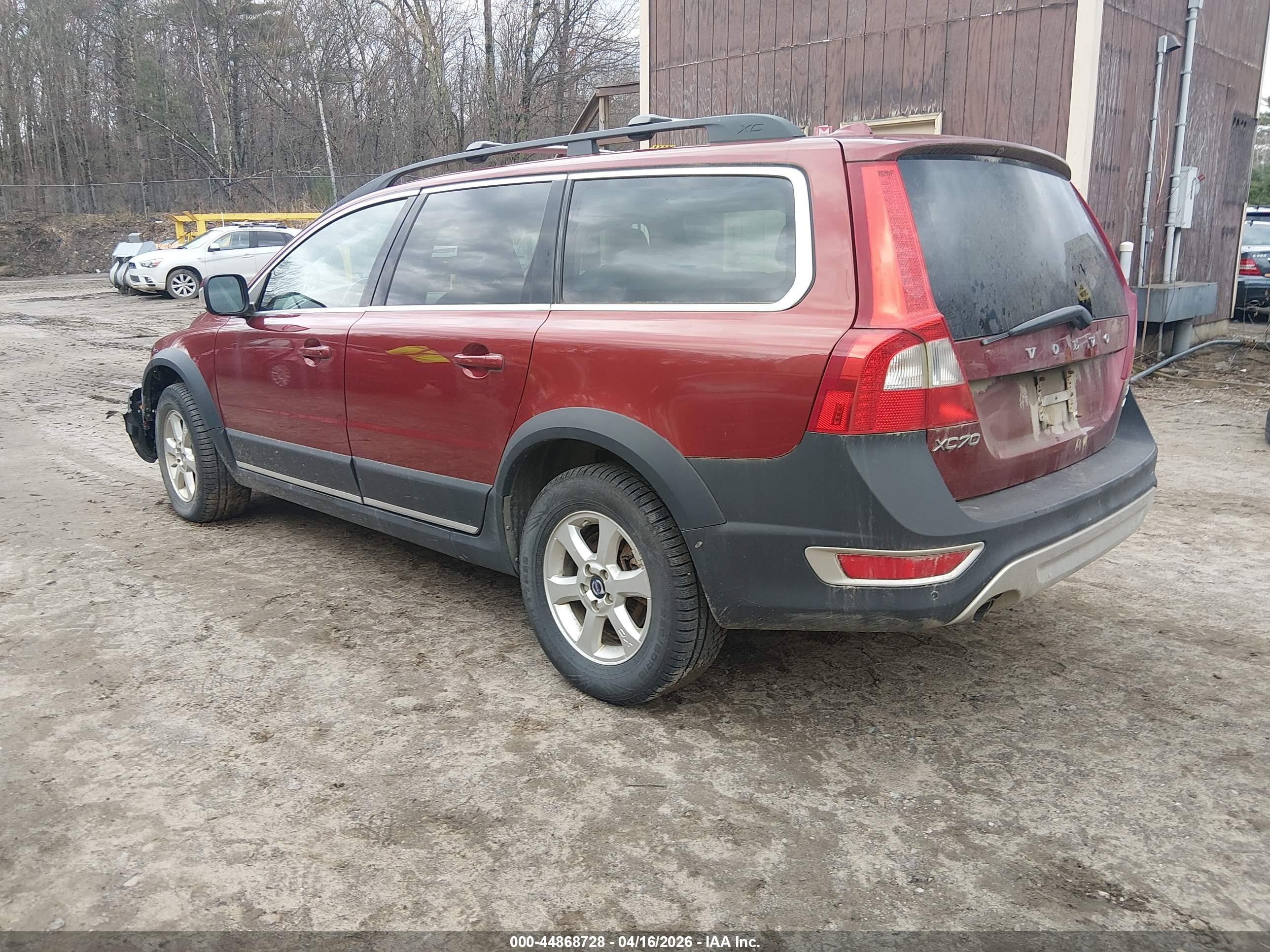 VOLVO XC70 image 3