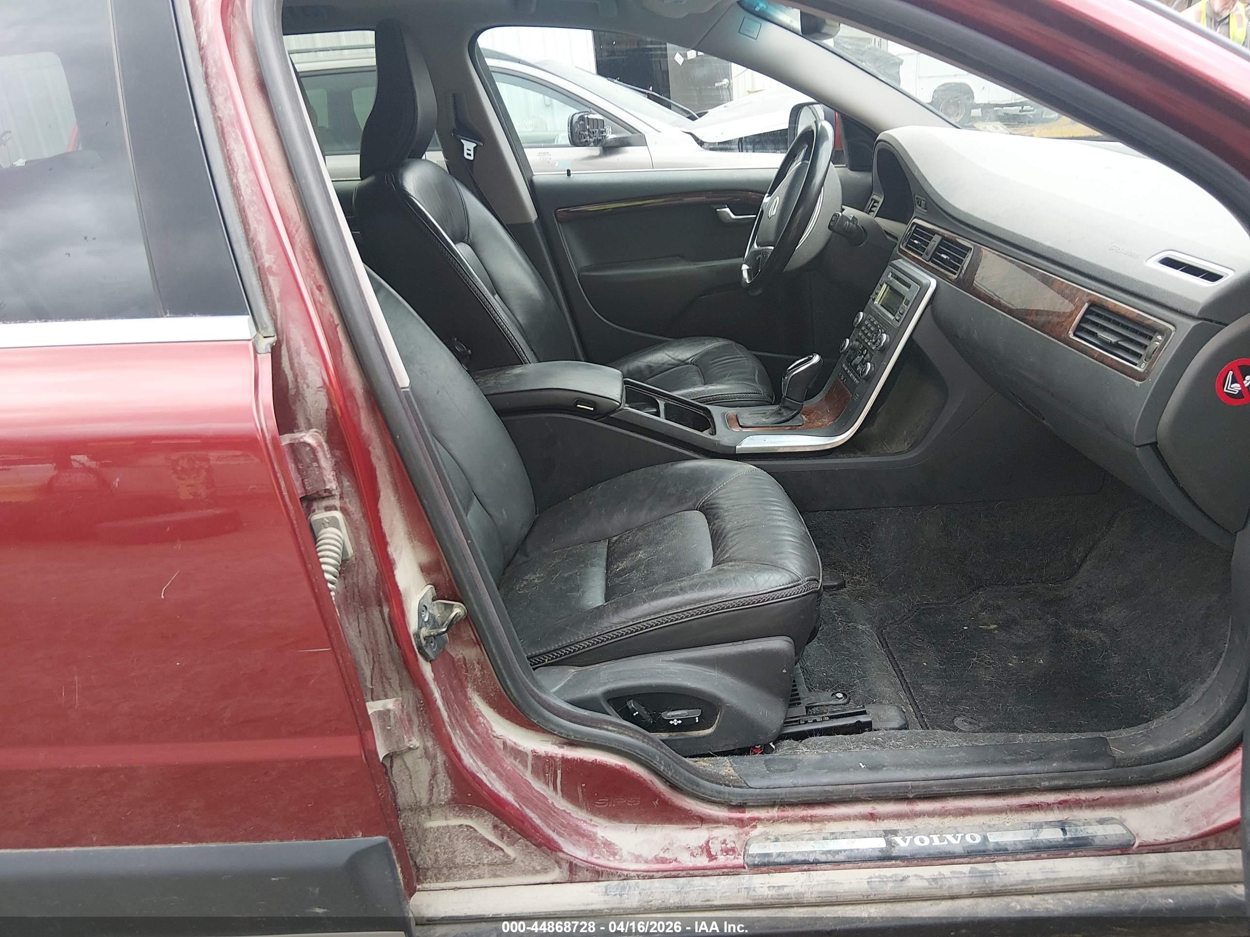 VOLVO XC70 image 5