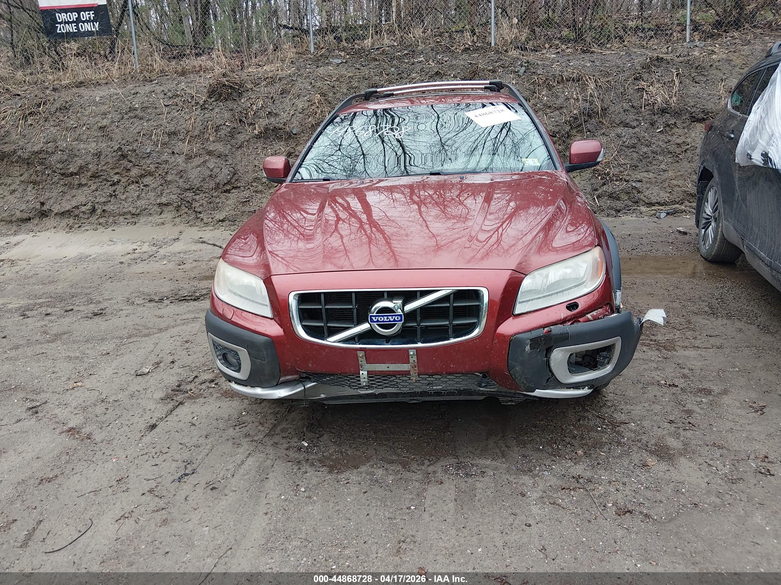 VOLVO XC70 image 6