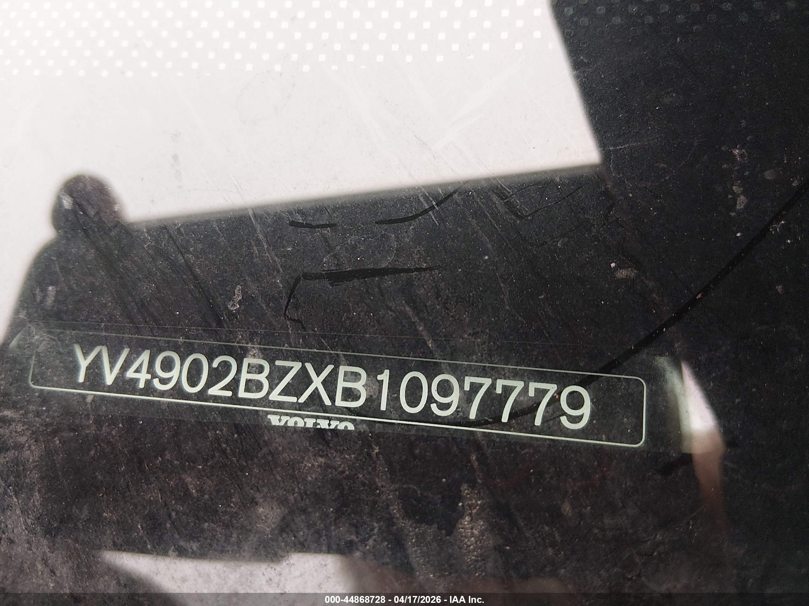 VOLVO XC70 image 9