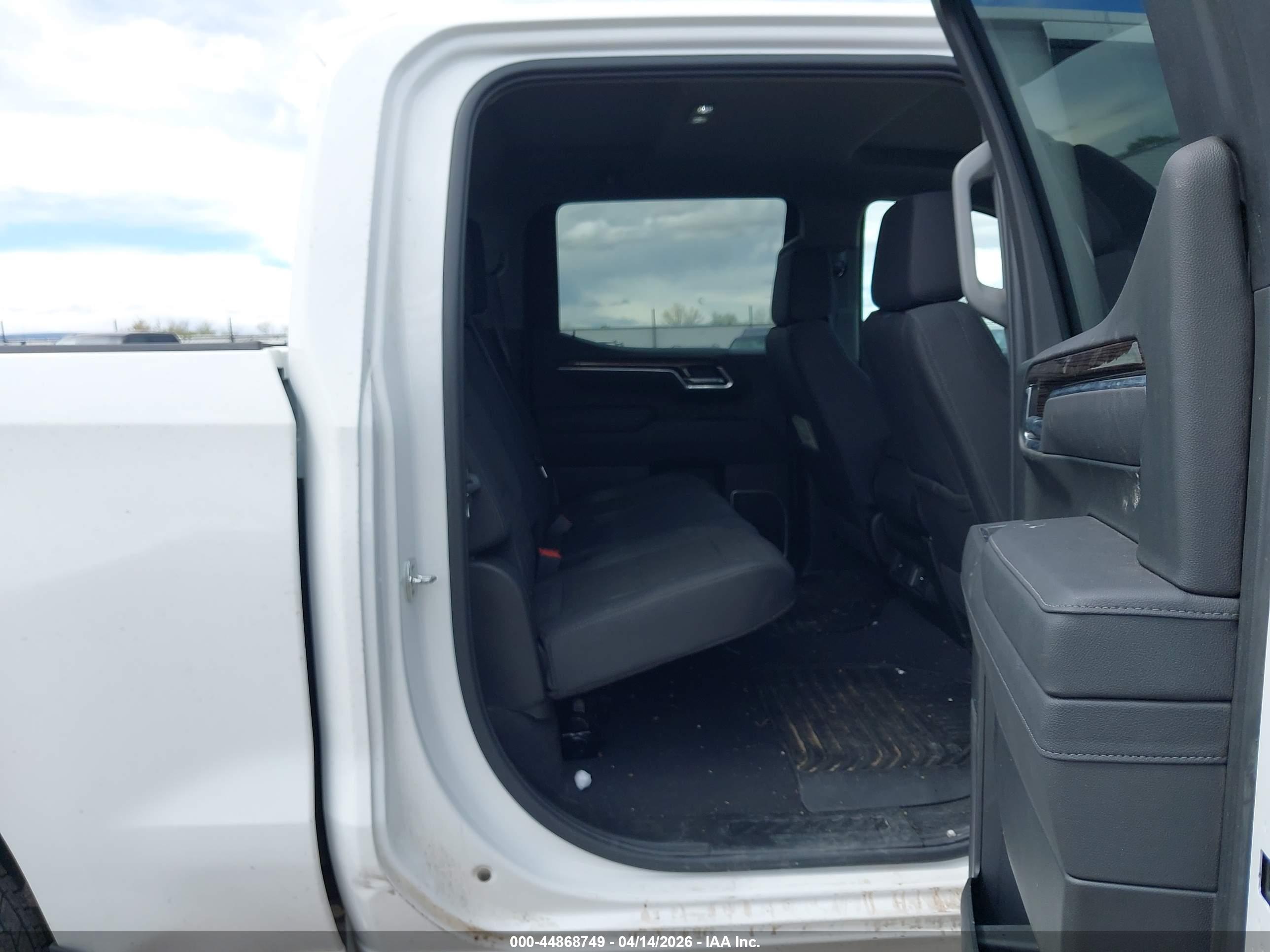 CHEVROLET SILVERADO image 8