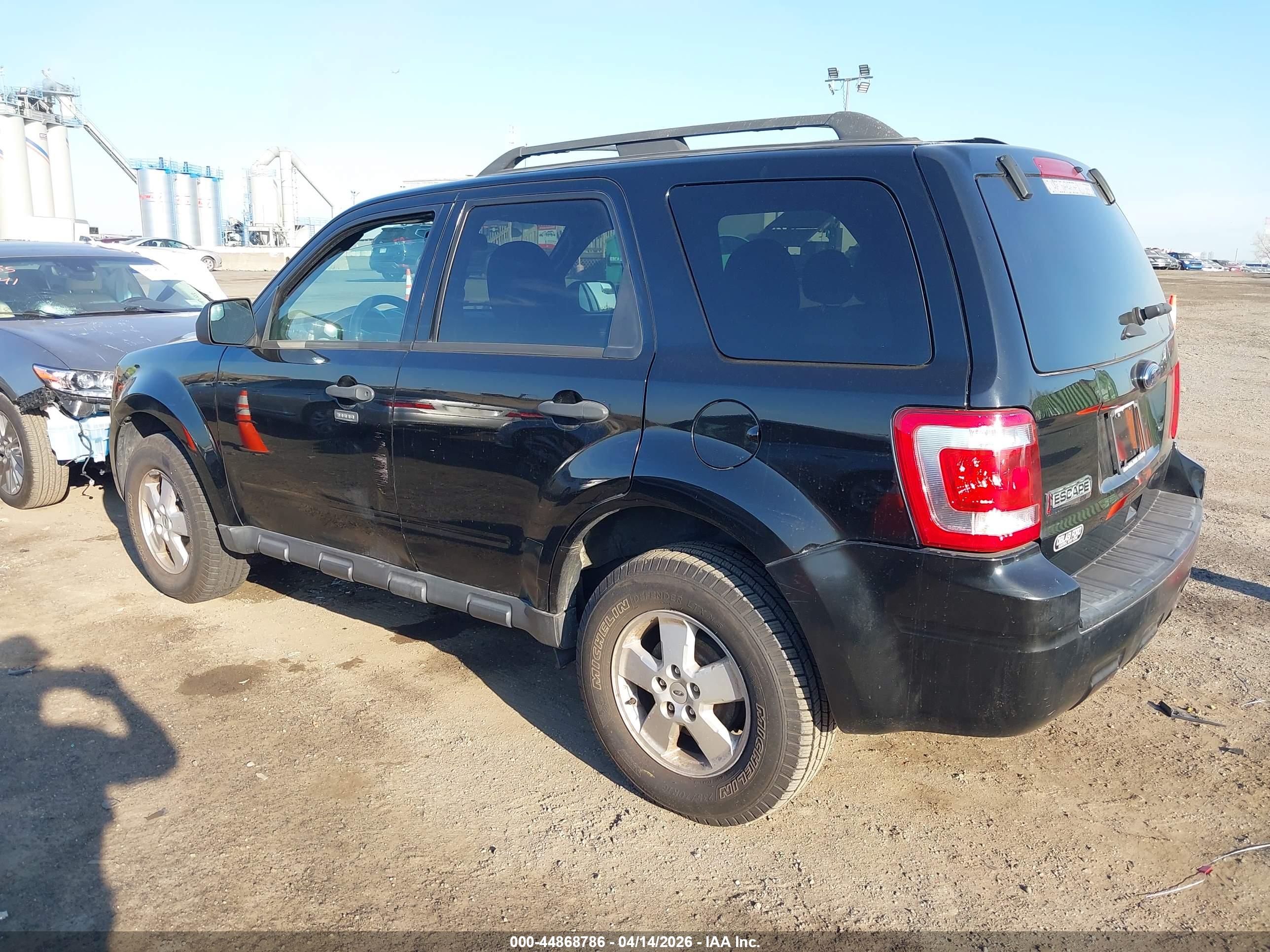 FORD ESCAPE image 3