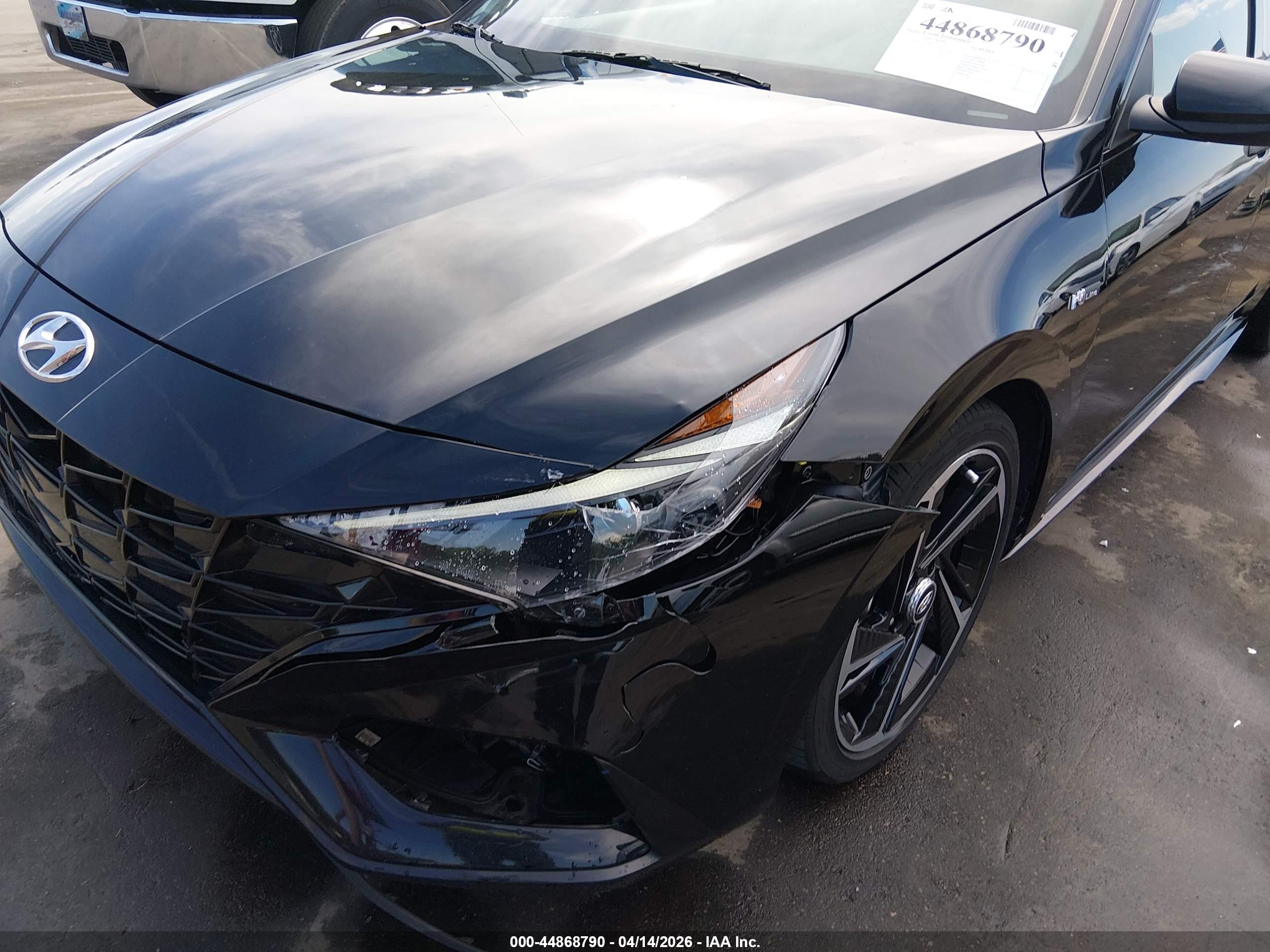 HYUNDAI ELANTRA image 6