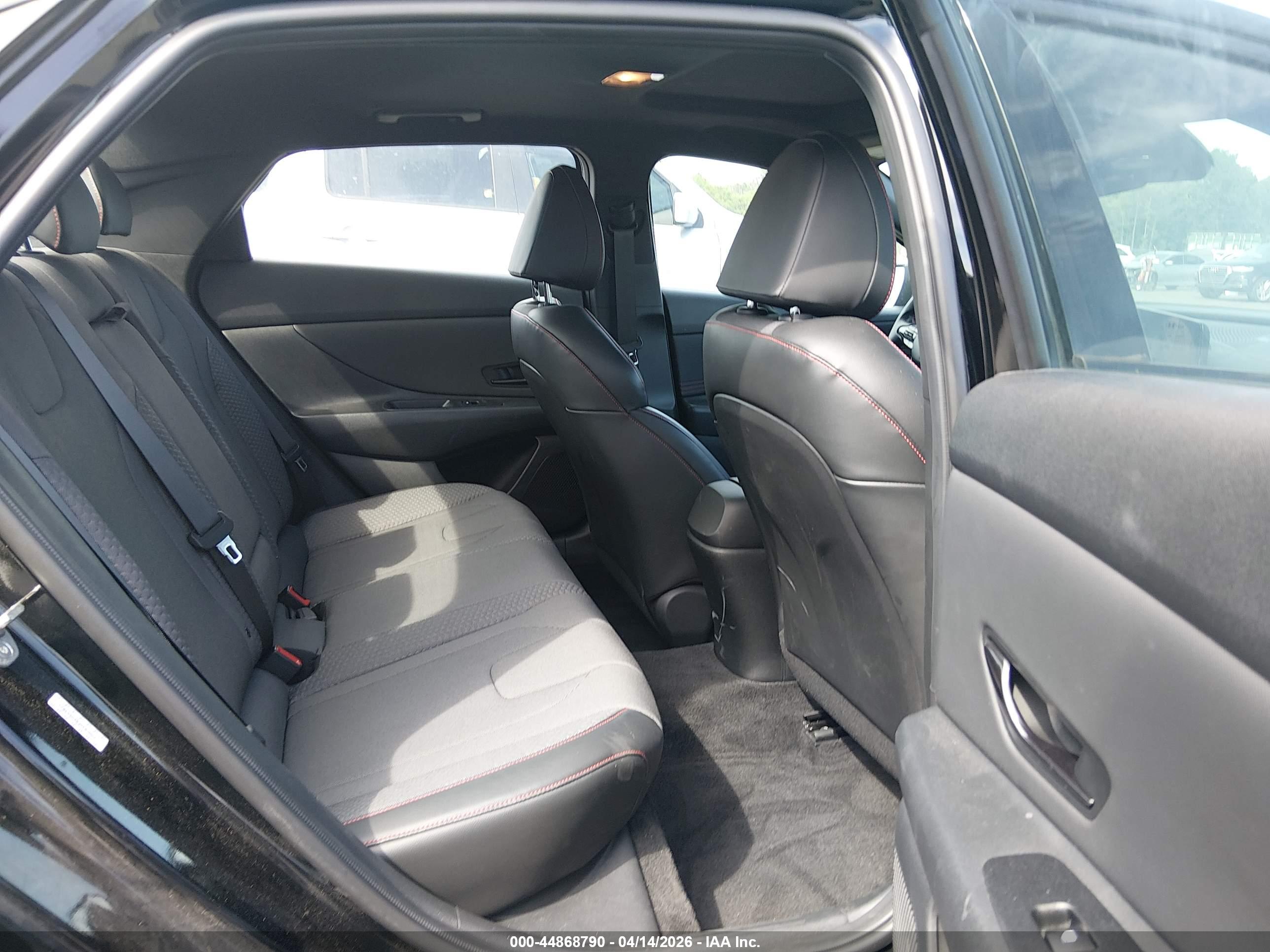 HYUNDAI ELANTRA image 8