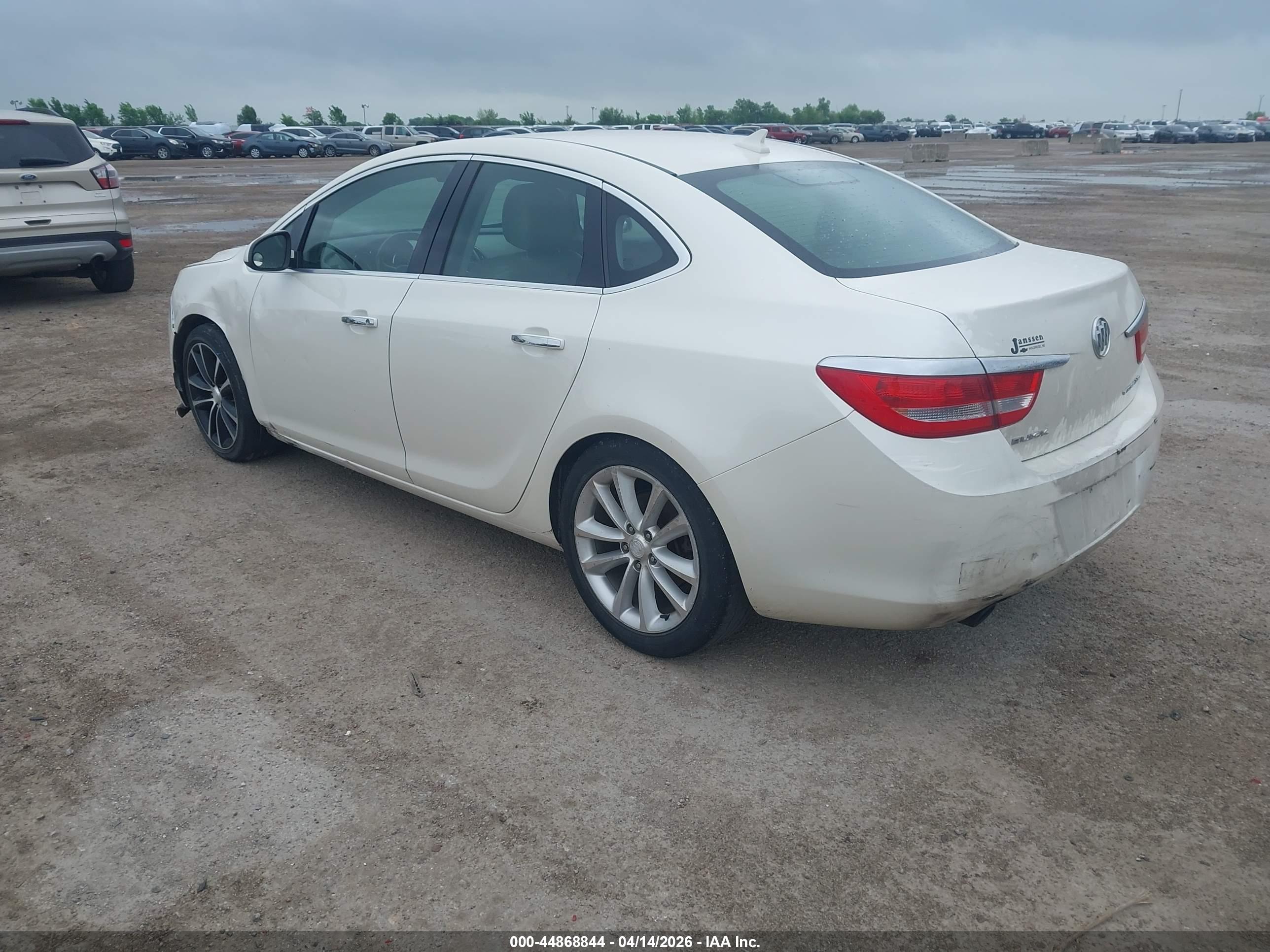 BUICK VERANO image 3