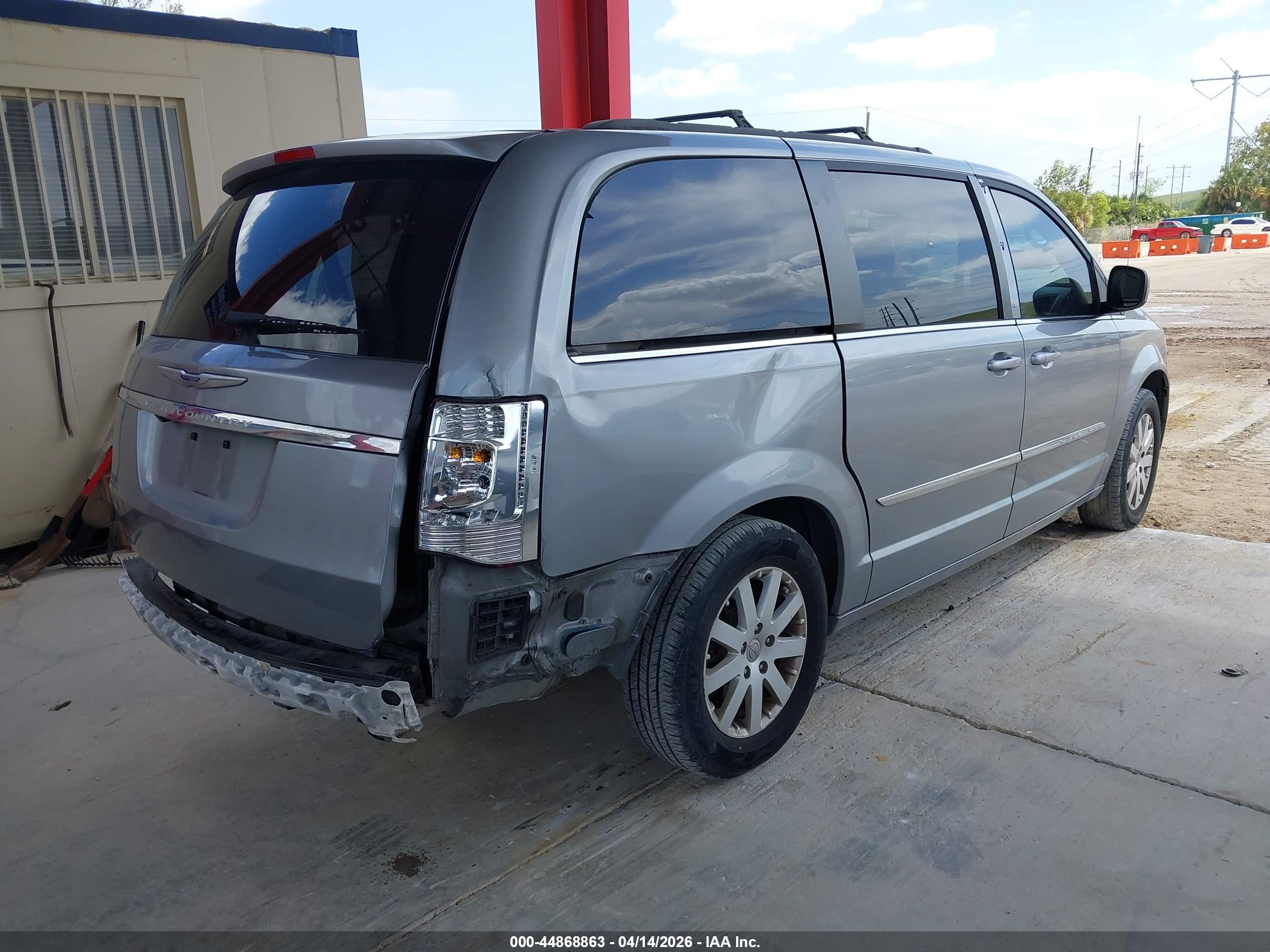 CHRYSLER TOWN image 4