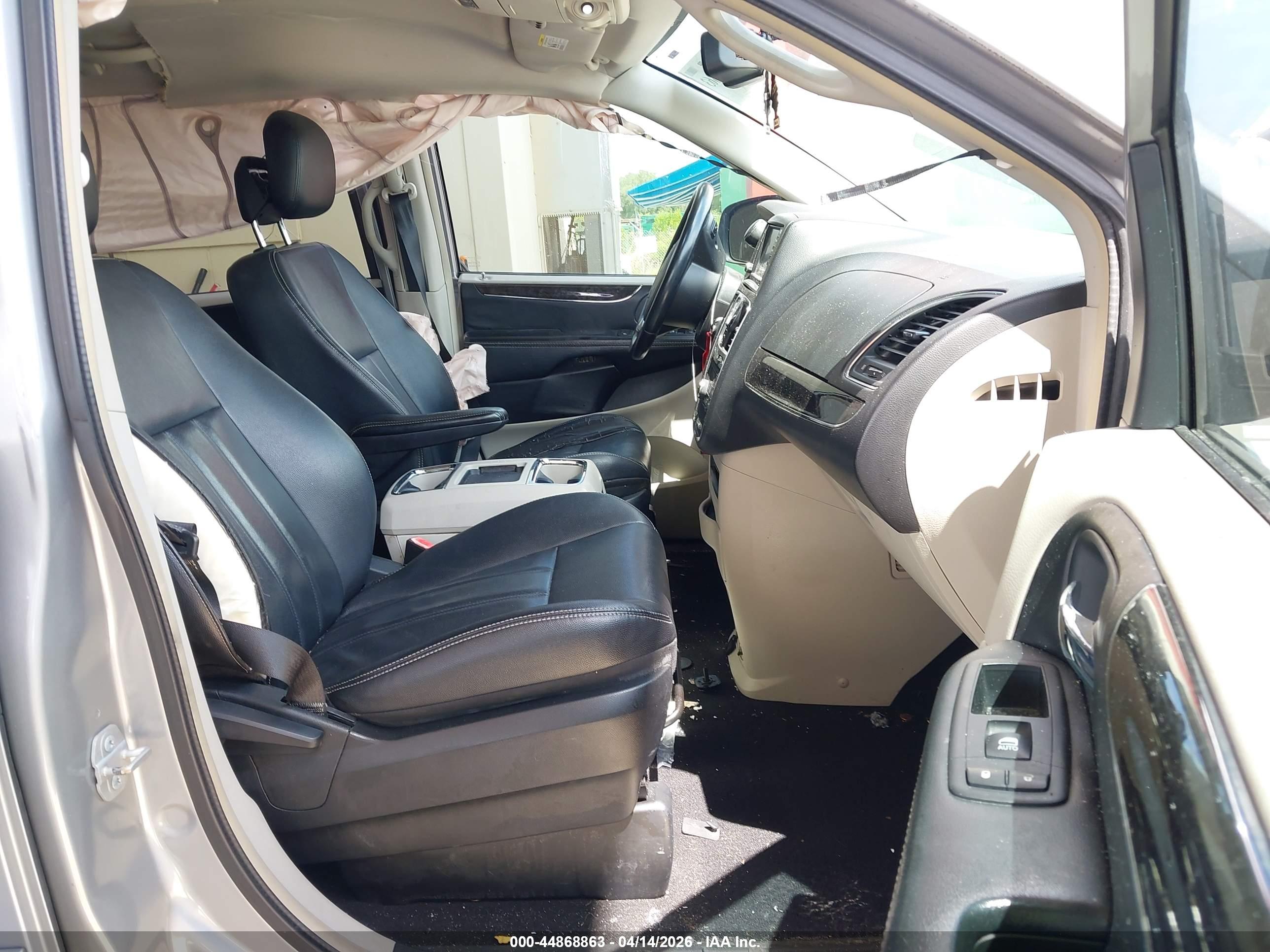 CHRYSLER TOWN image 5