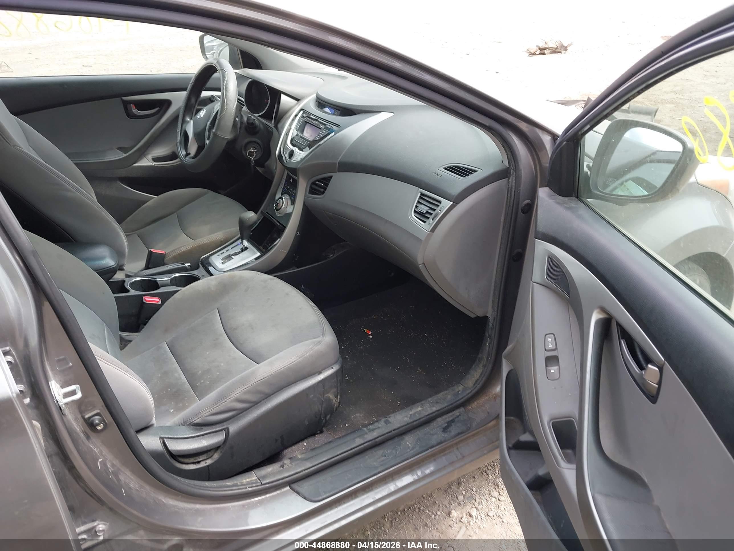 HYUNDAI ELANTRA image 5