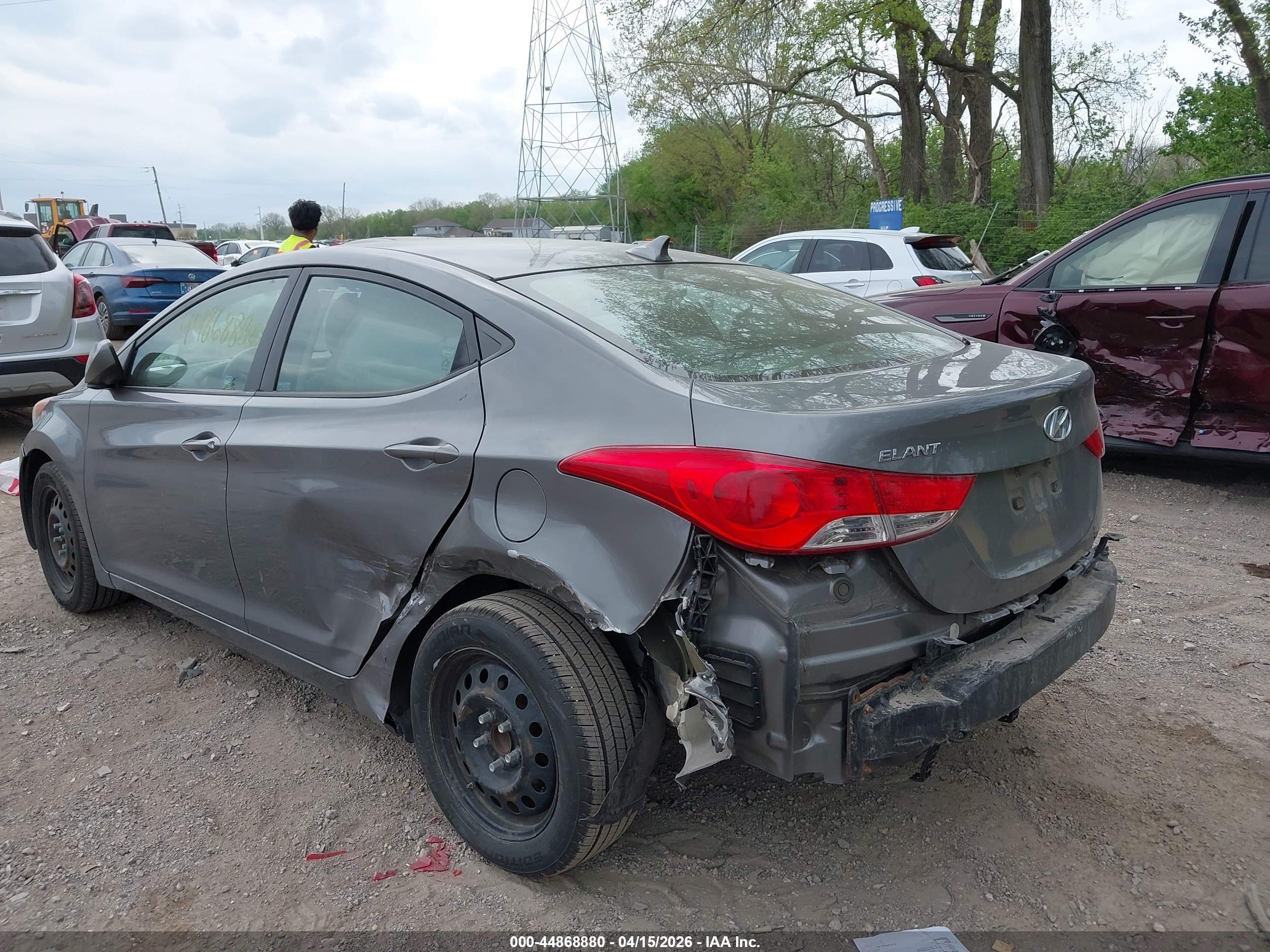 HYUNDAI ELANTRA image 6