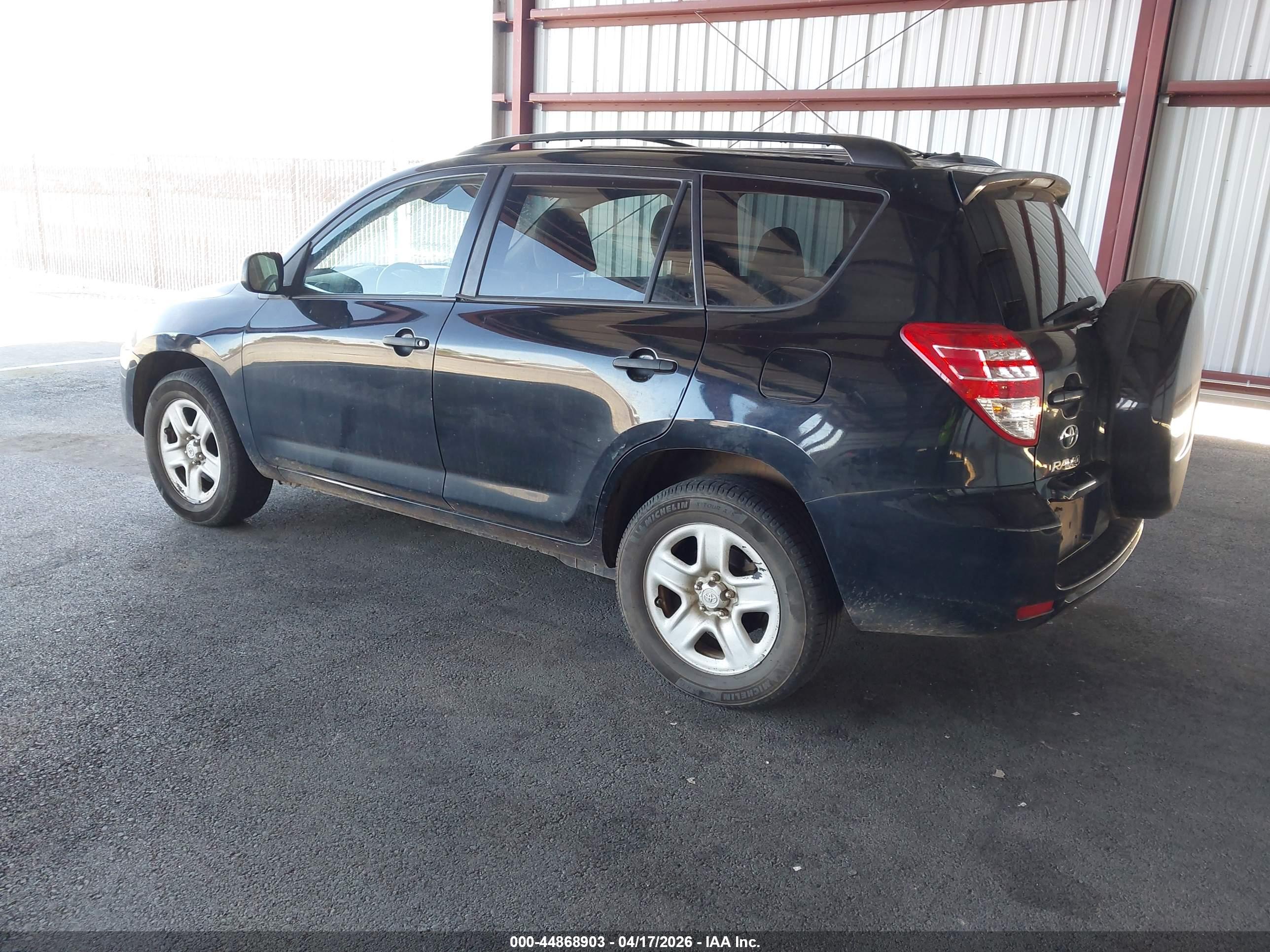 TOYOTA RAV4 image 3