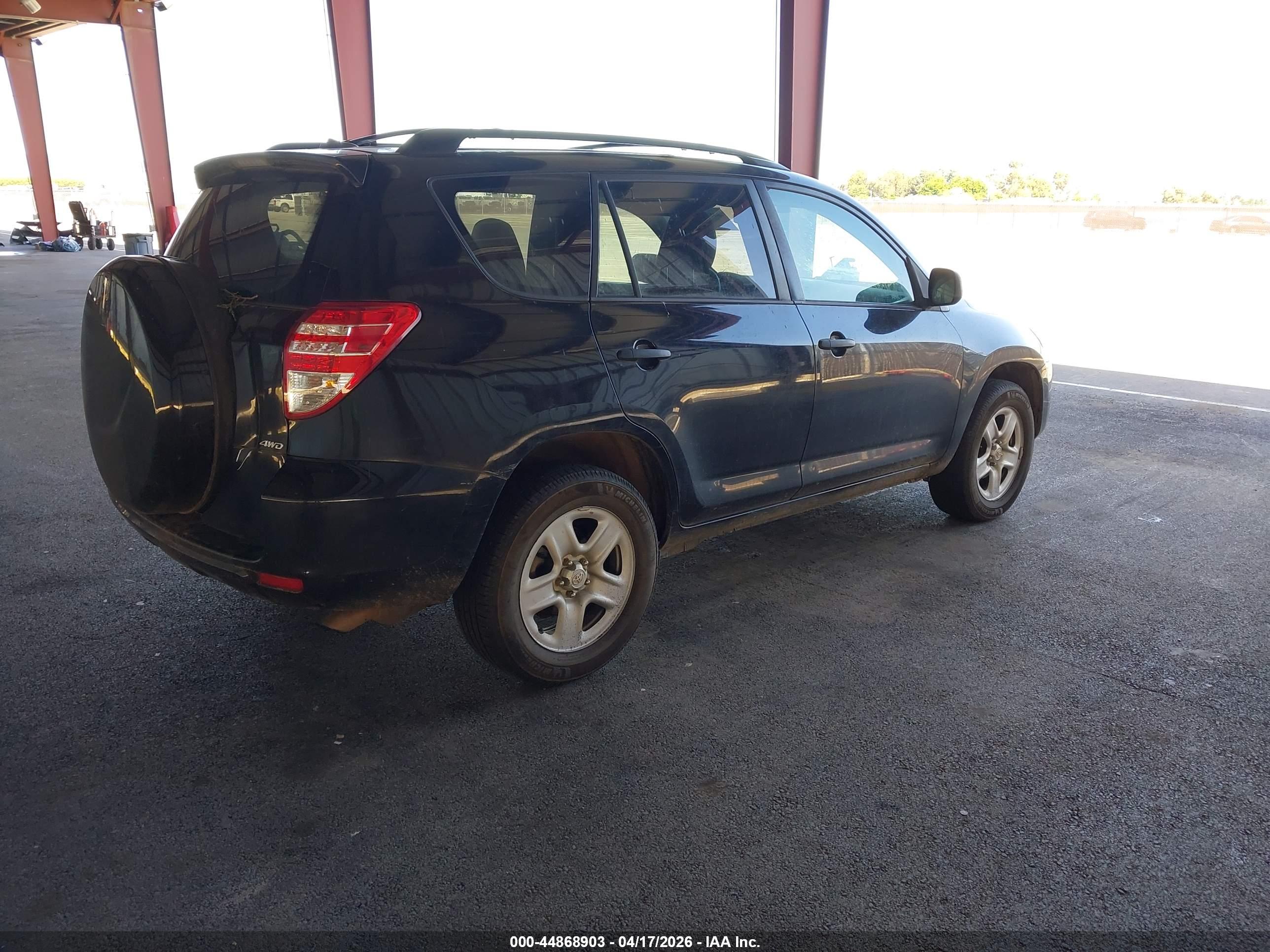 TOYOTA RAV4 image 4