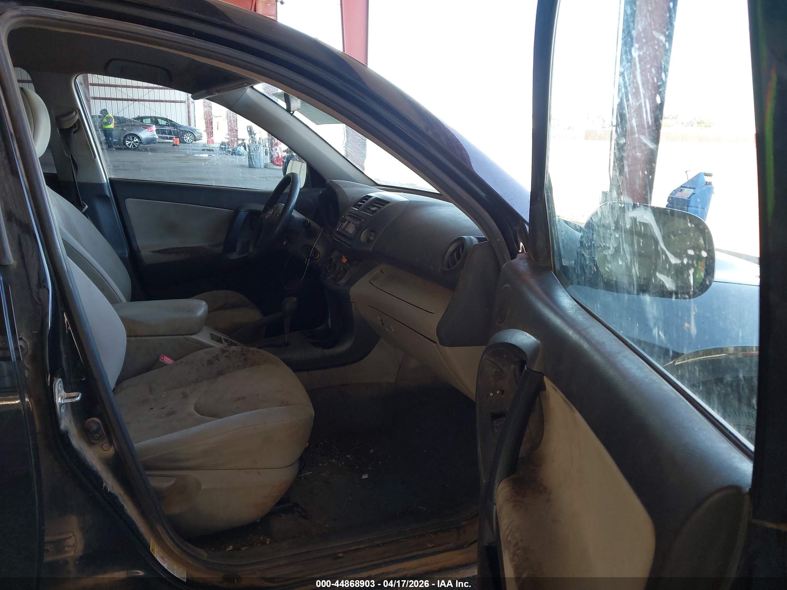 TOYOTA RAV4 image 5