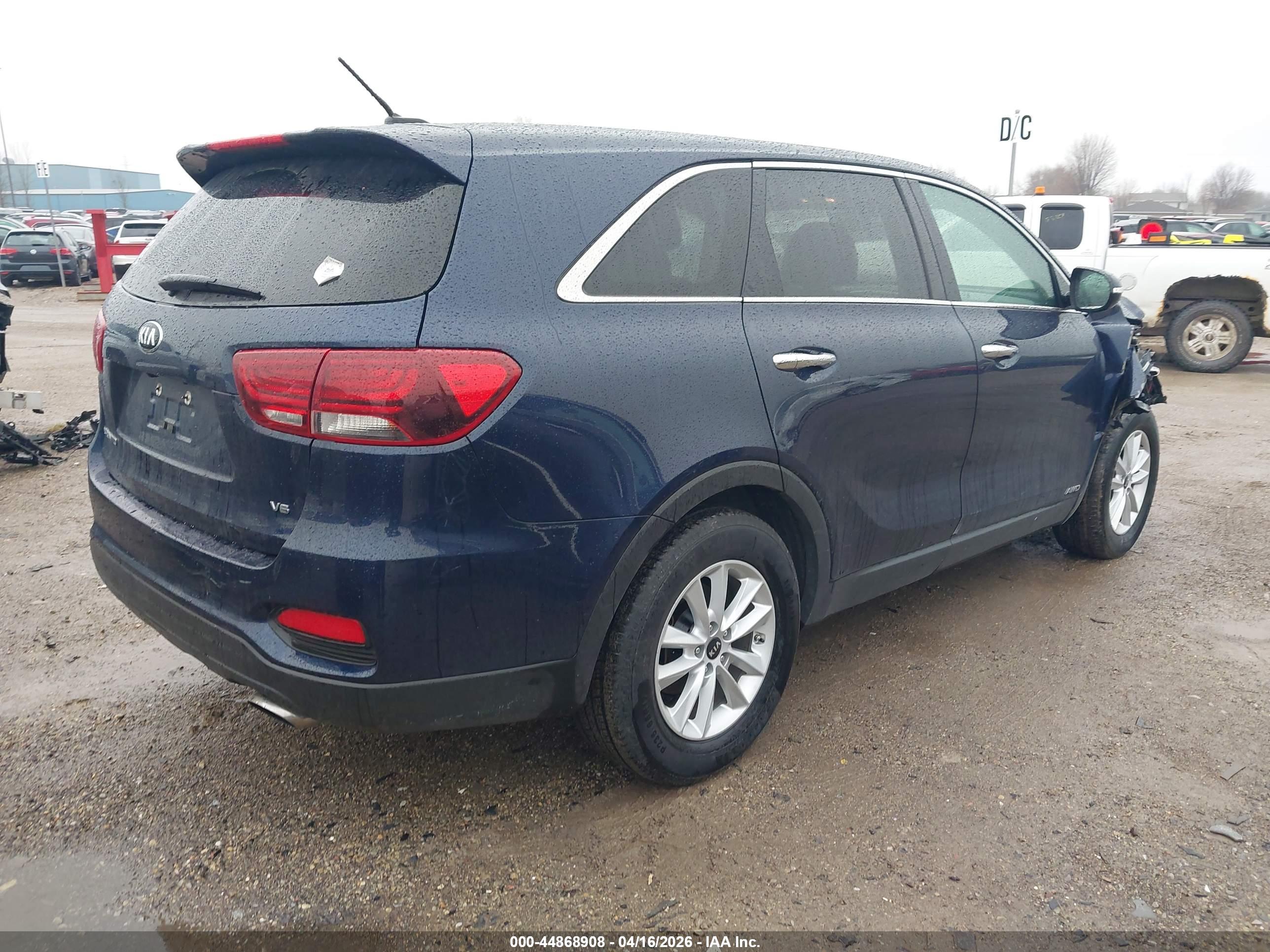 KIA SORENTO image 4