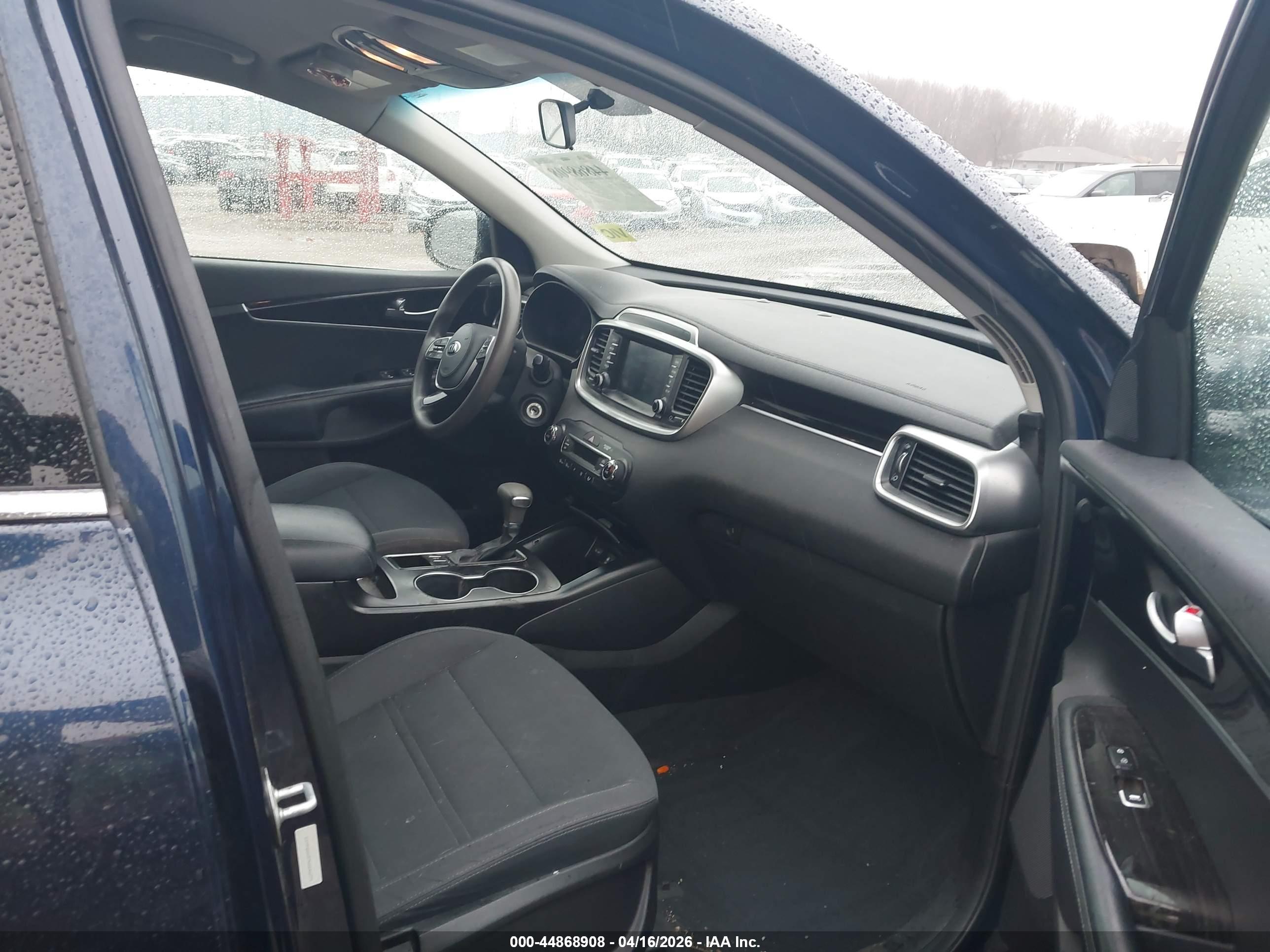 KIA SORENTO image 5