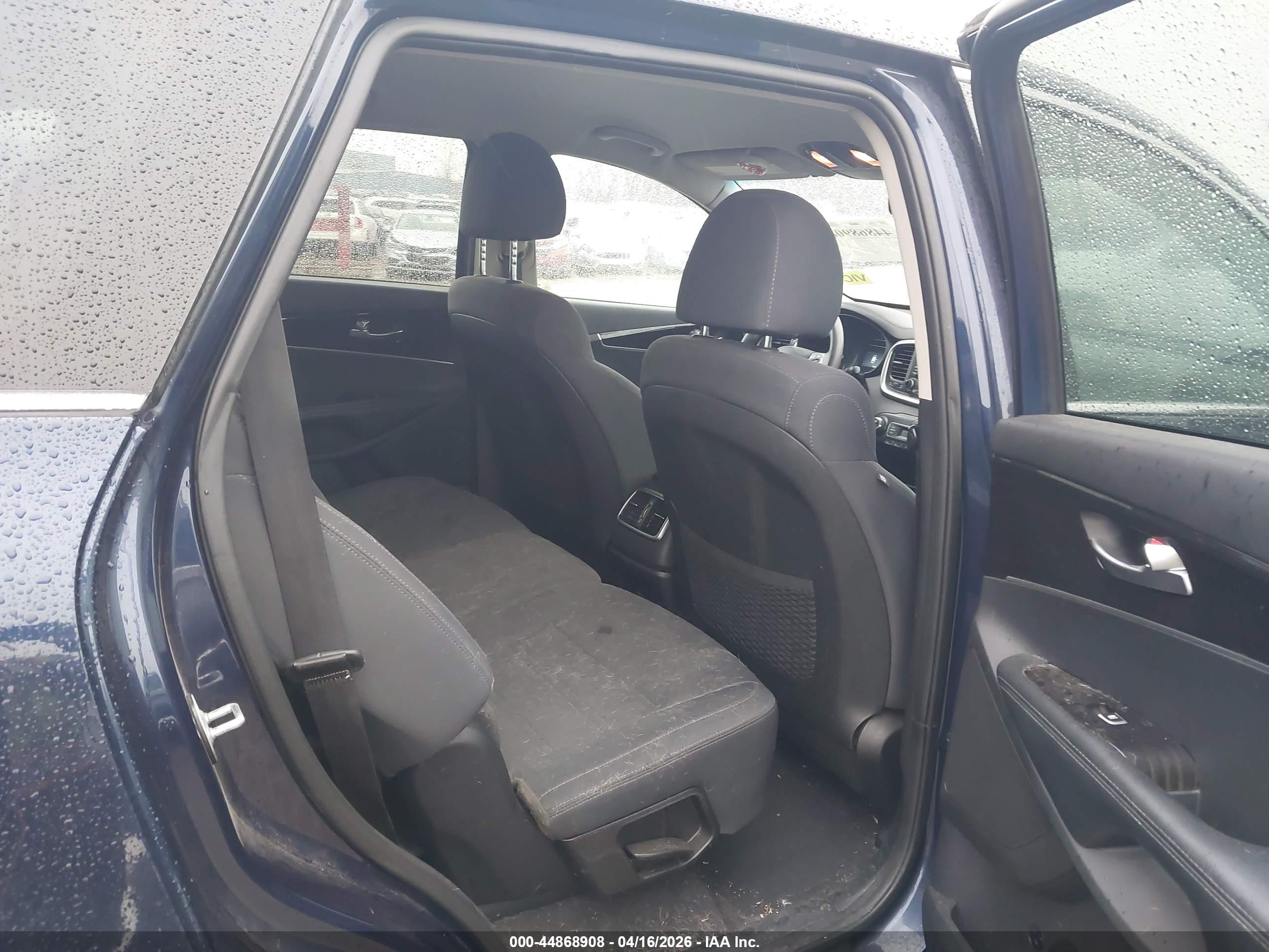 KIA SORENTO image 8