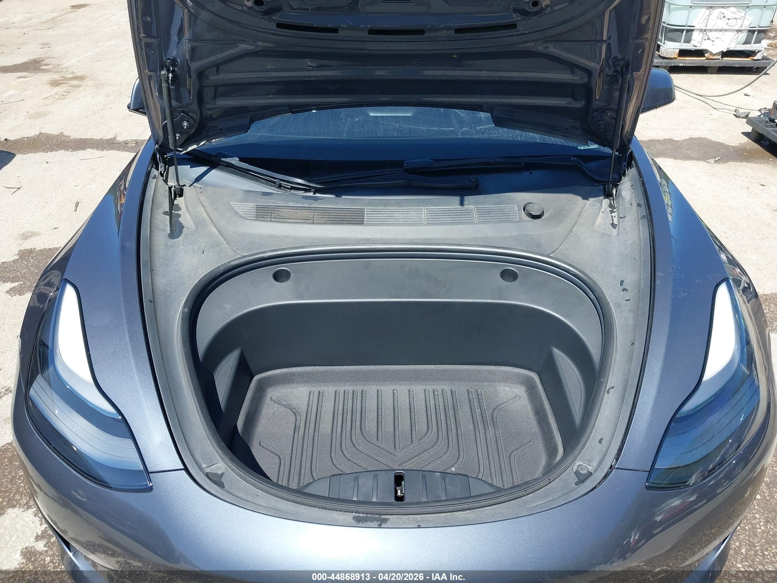 TESLA MODEL image 10