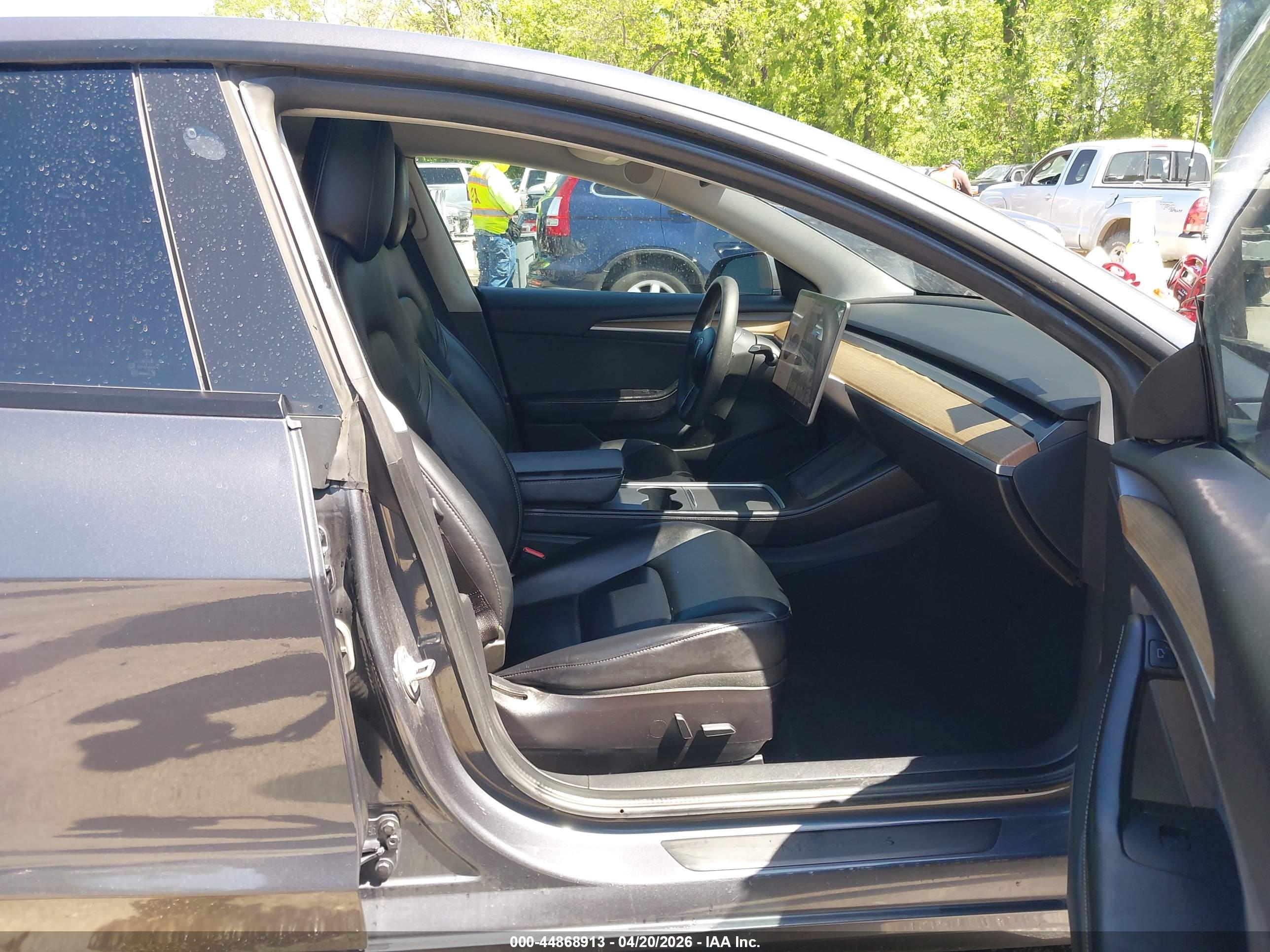 TESLA MODEL image 5