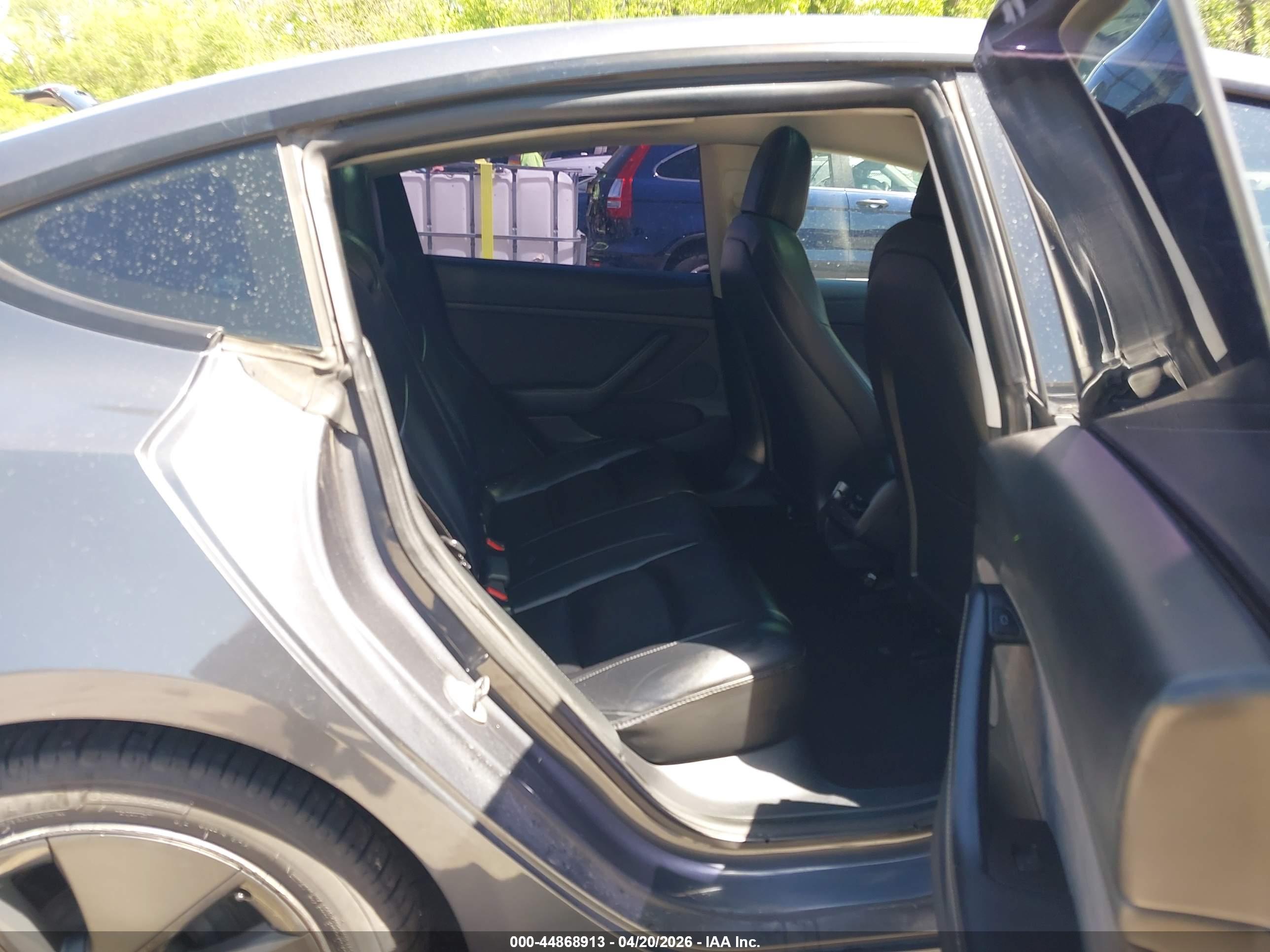 TESLA MODEL image 8