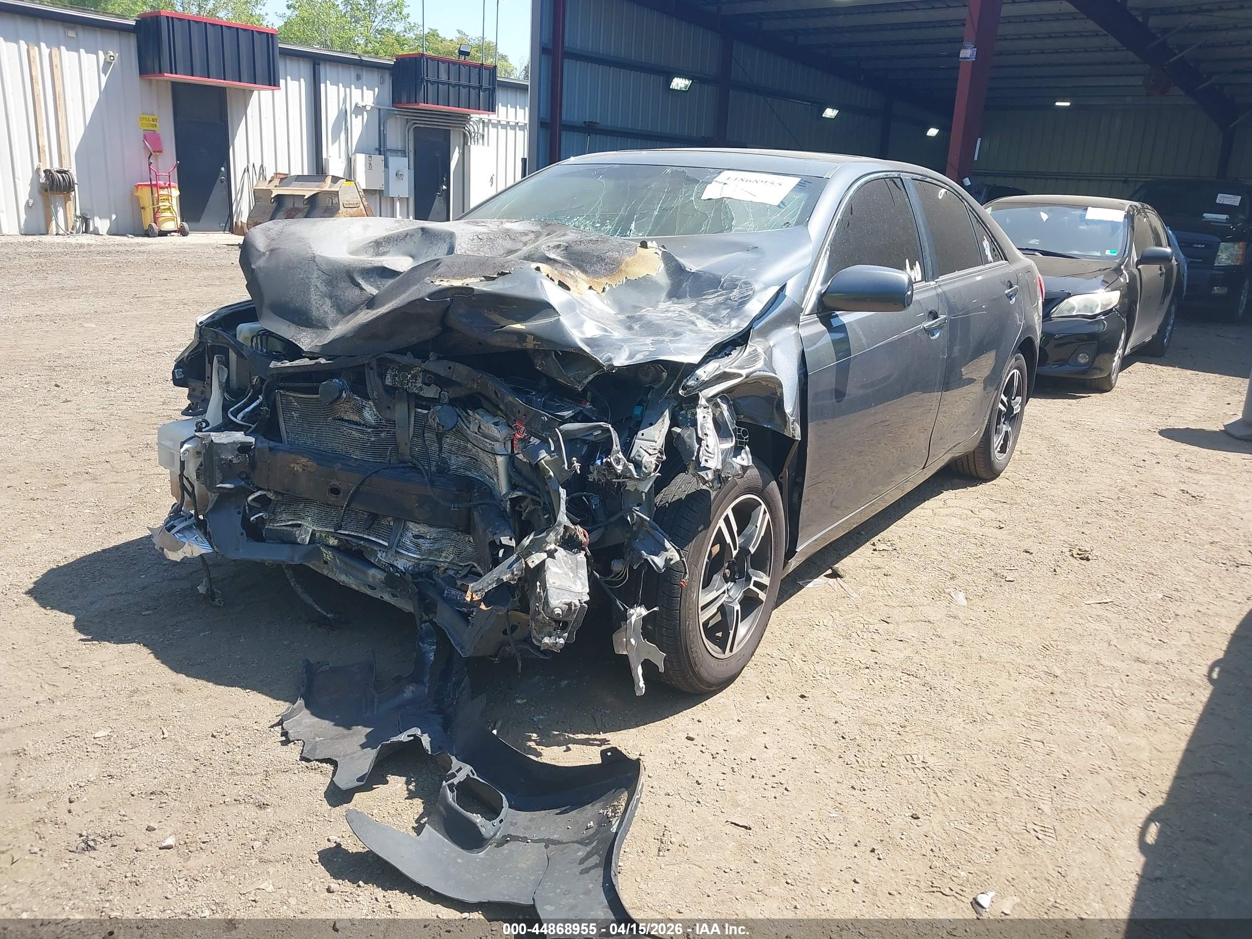 TOYOTA CAMRY image 2