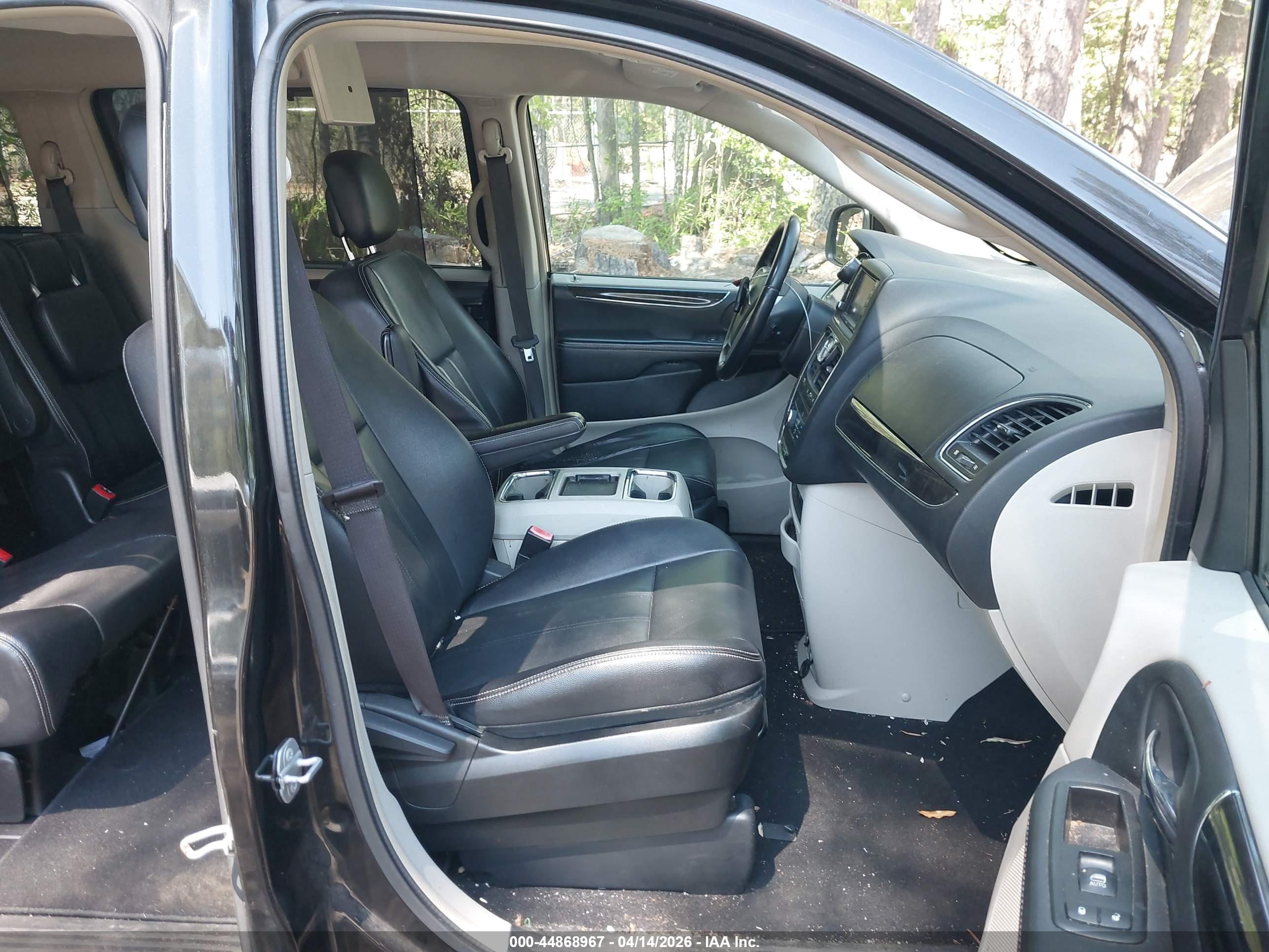 CHRYSLER TOWN image 5