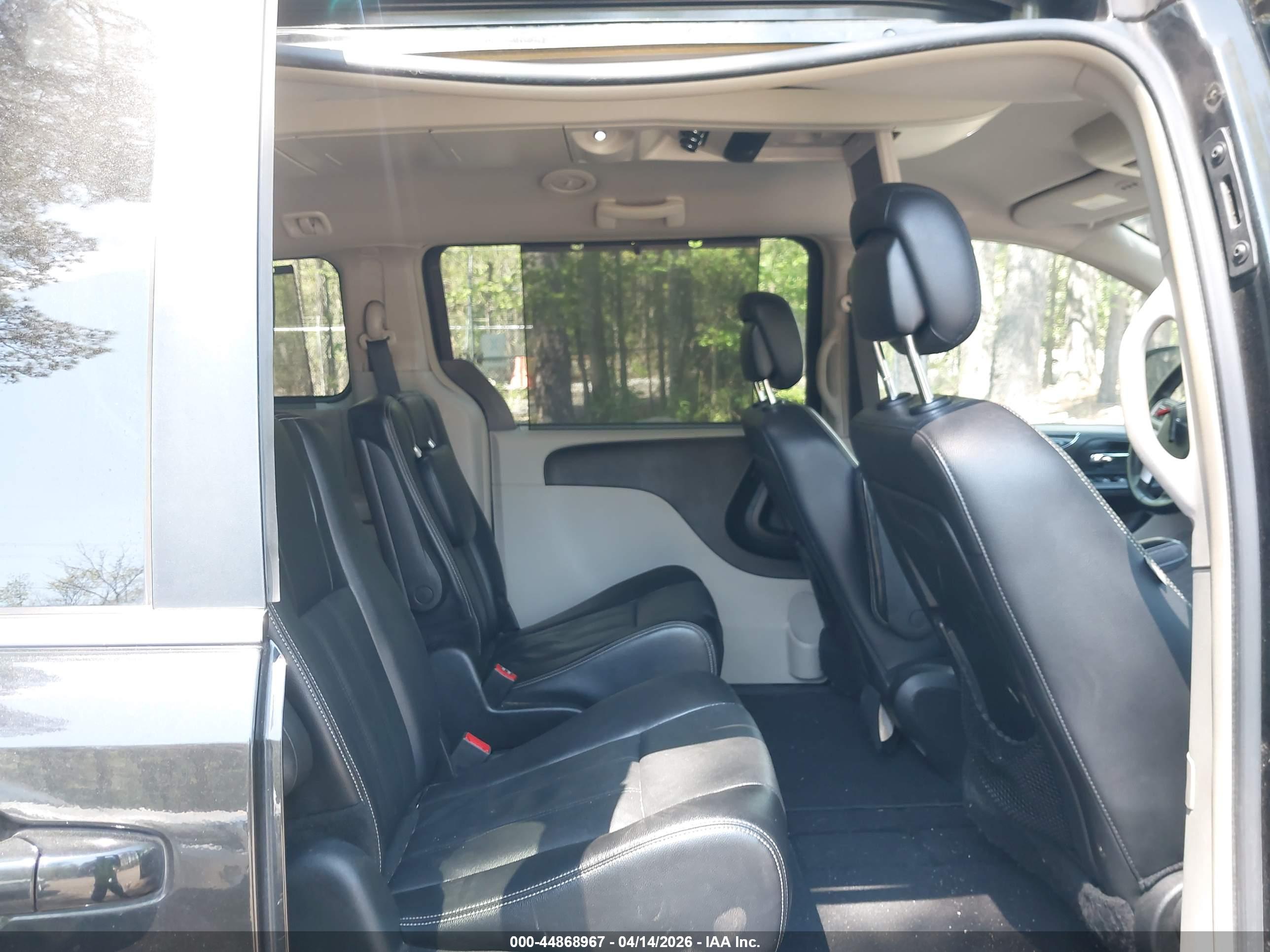 CHRYSLER TOWN image 8