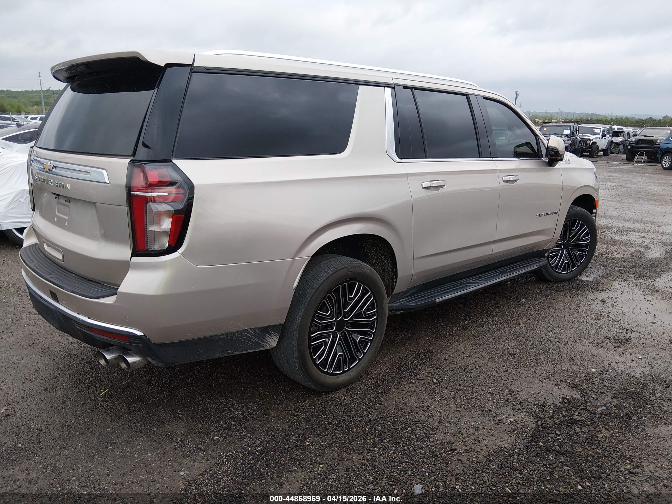 CHEVROLET SUBURBAN image 4