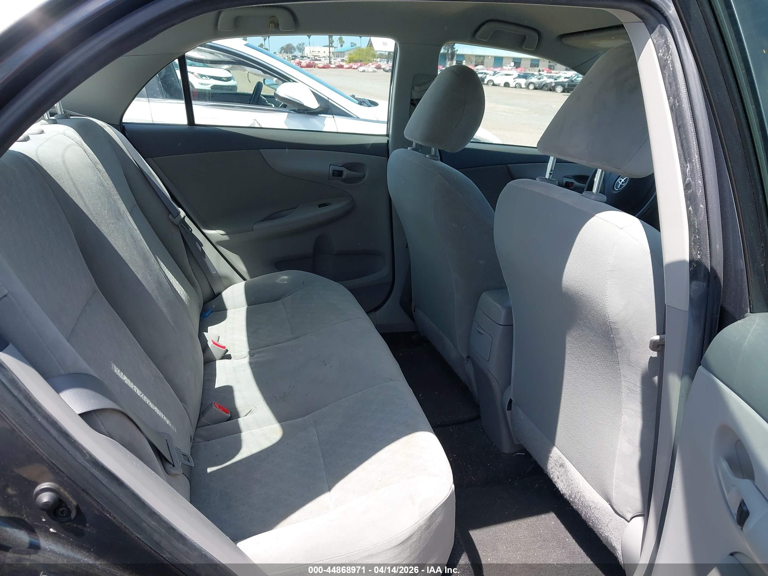 TOYOTA COROLLA image 8