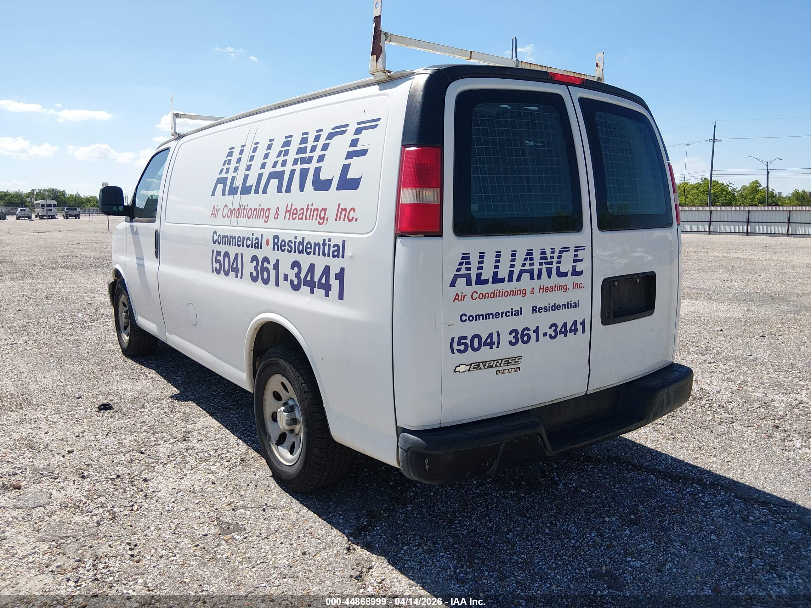 CHEVROLET EXPRESS image 3