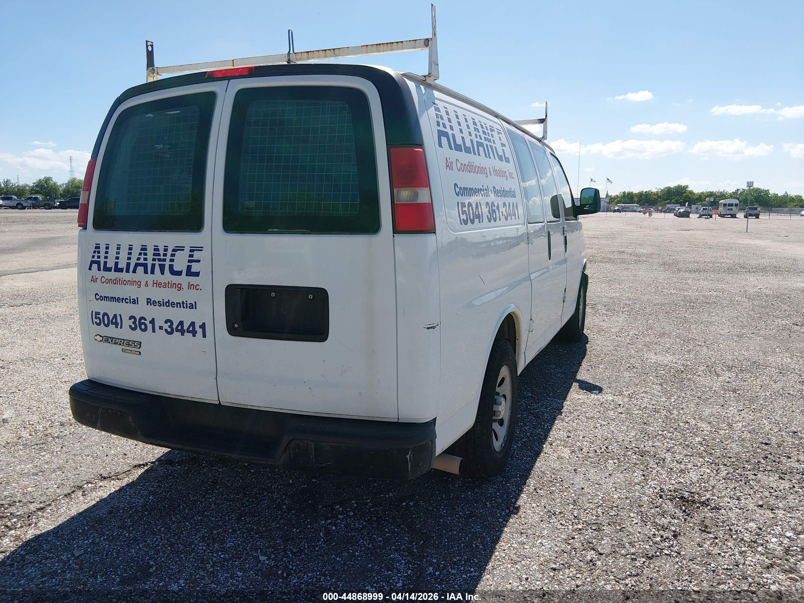 CHEVROLET EXPRESS image 4
