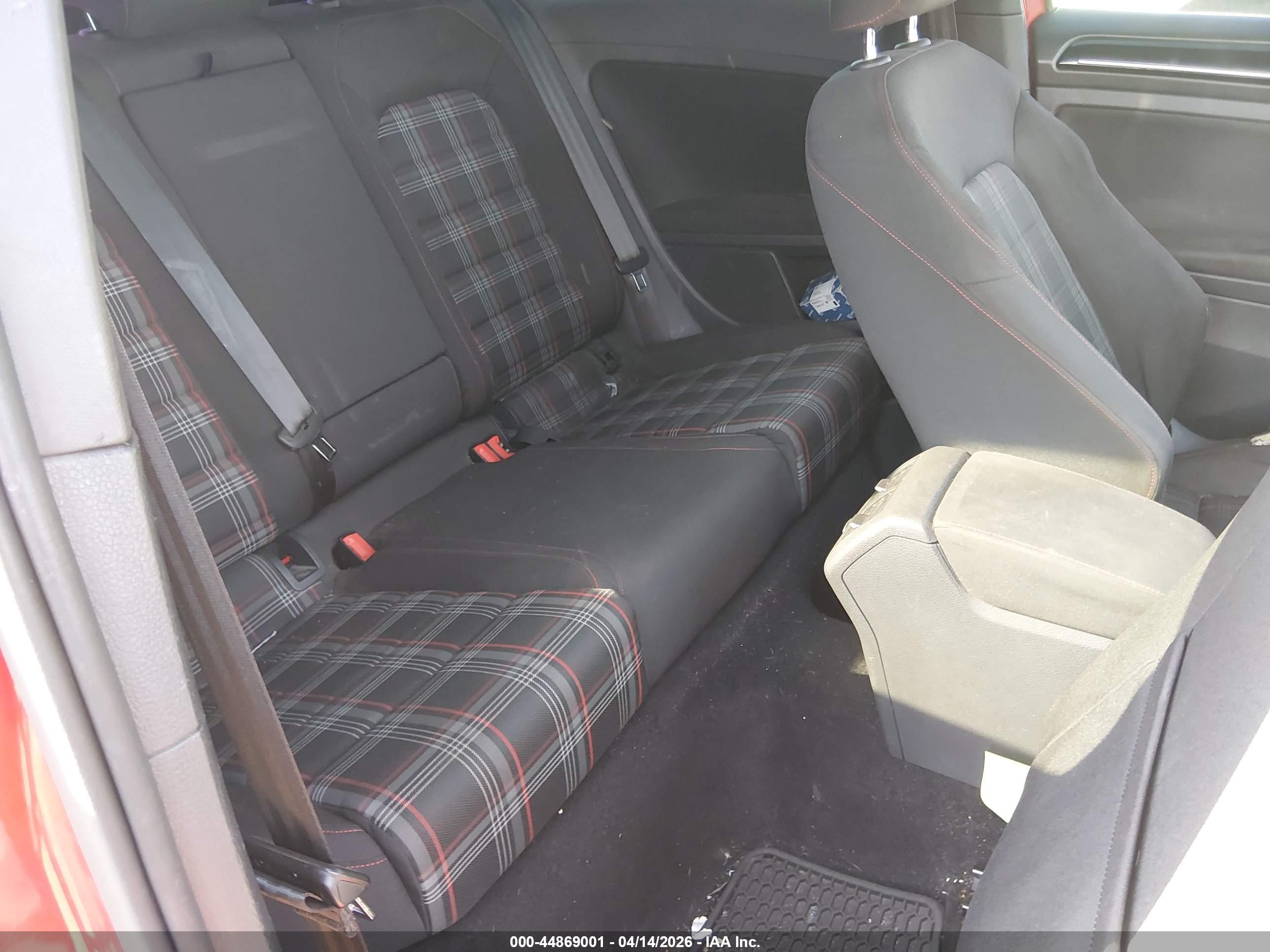 VOLKSWAGEN GOLF image 8