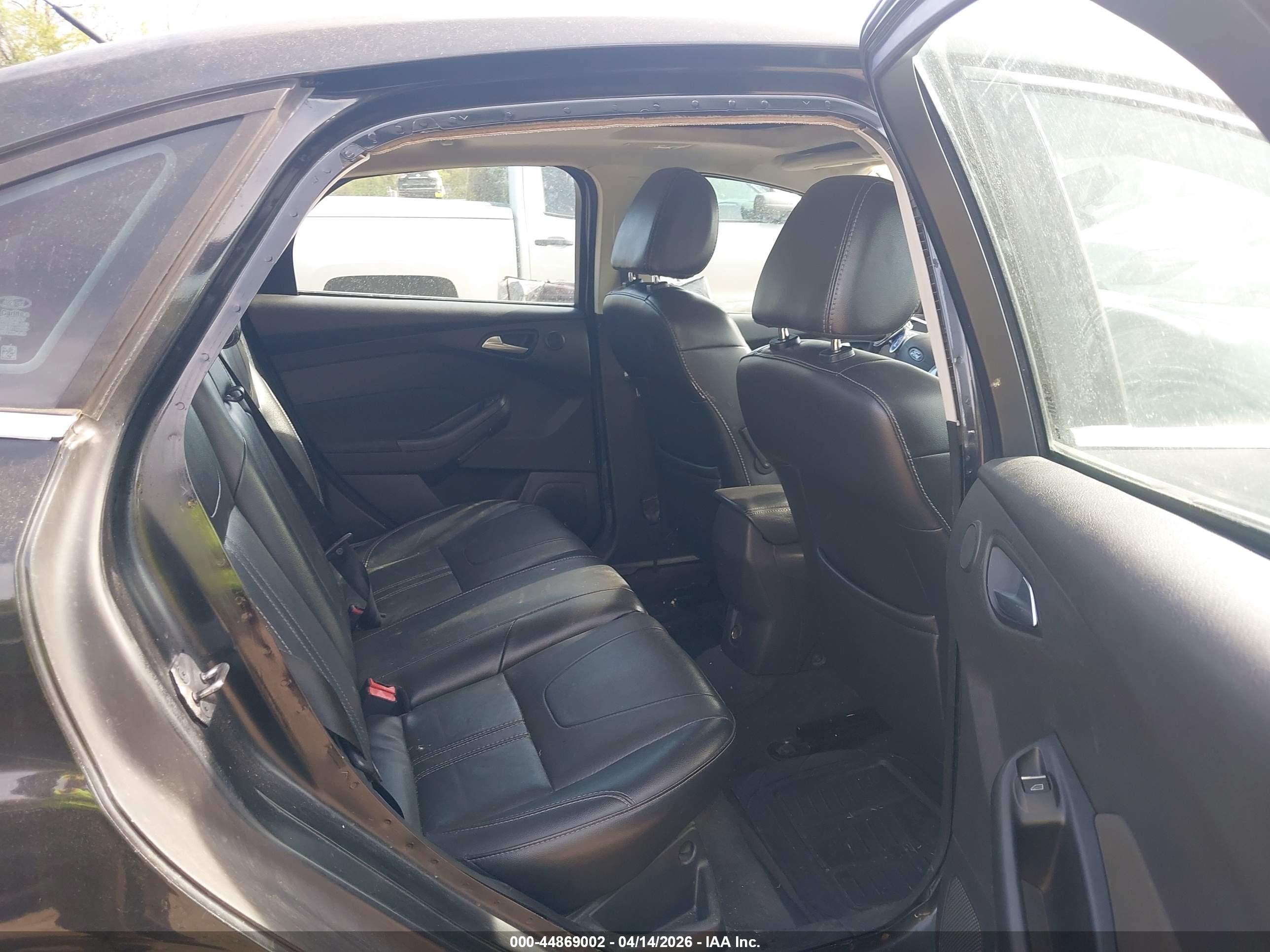 FORD FOCUS image 8